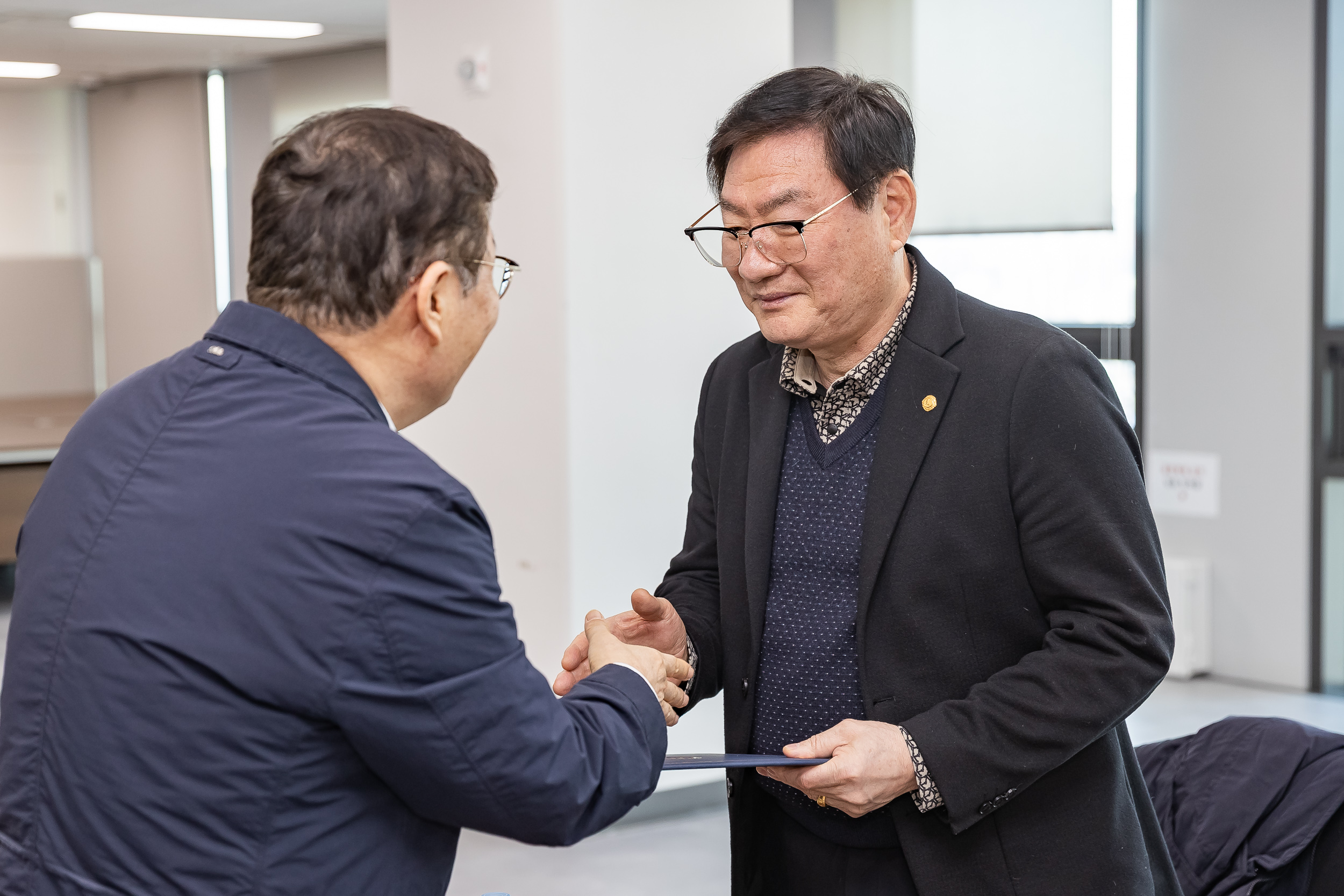 20260203-중곡1동 주민자치회 위원 위촉장 수여식 20260203-10638_L_181309.jpg