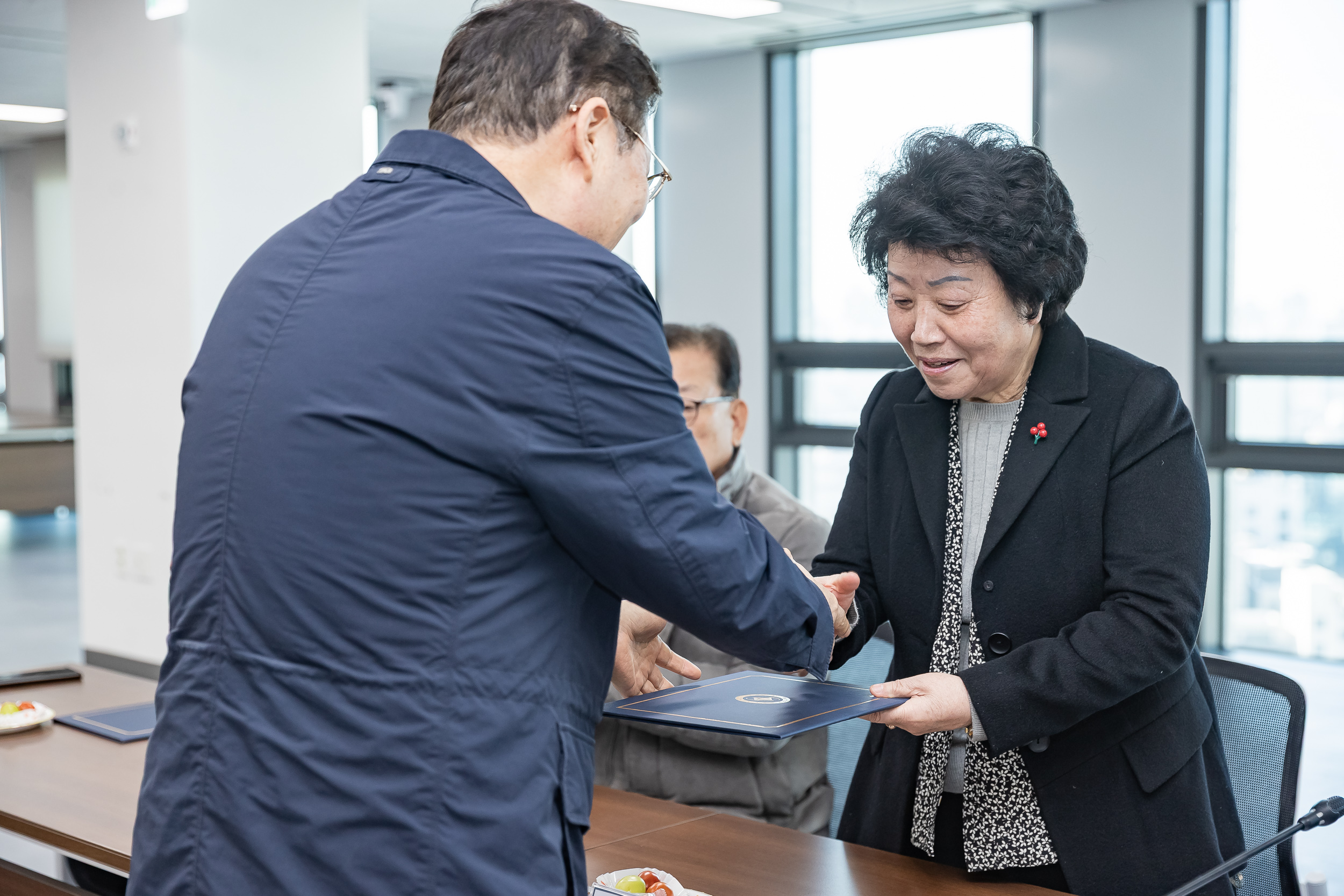 20260203-중곡1동 주민자치회 위원 위촉장 수여식 20260203-10667_L_181309.jpg