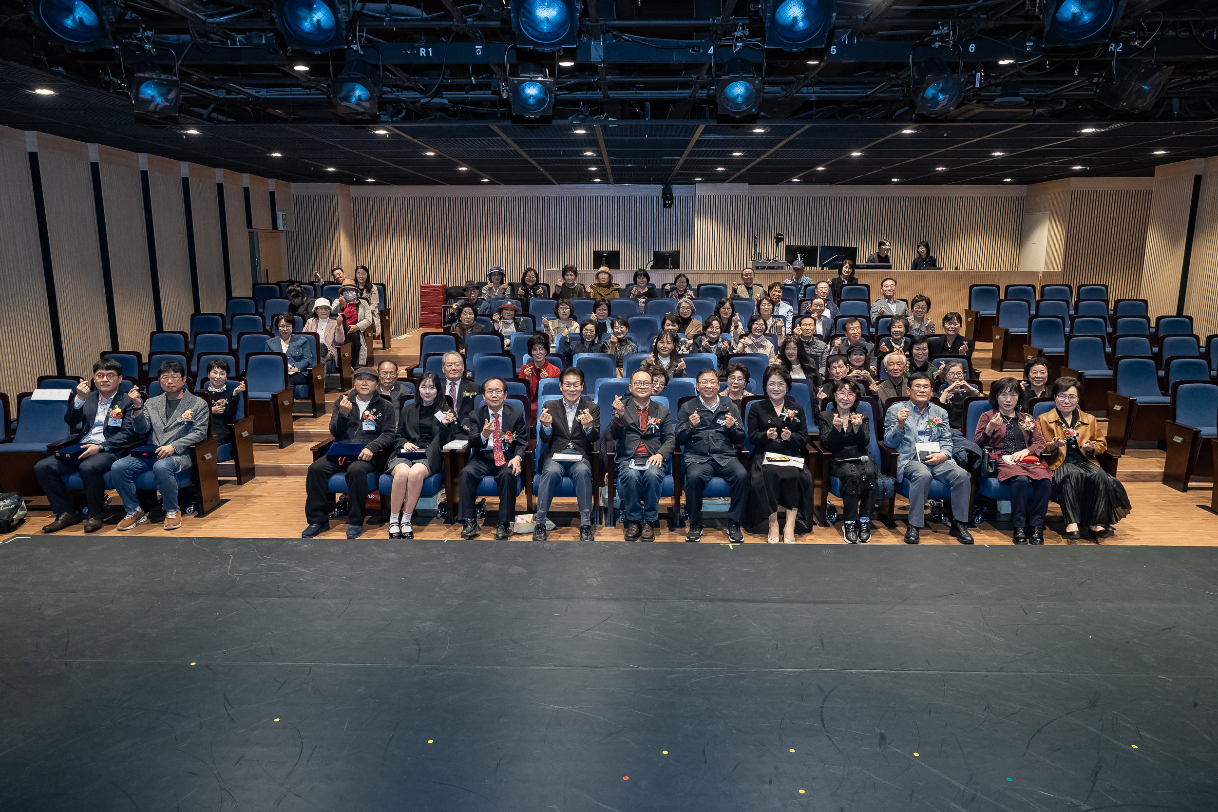 20251021-제24회 광나루사생회 정기전 20251021-64579_L_172718.jpg