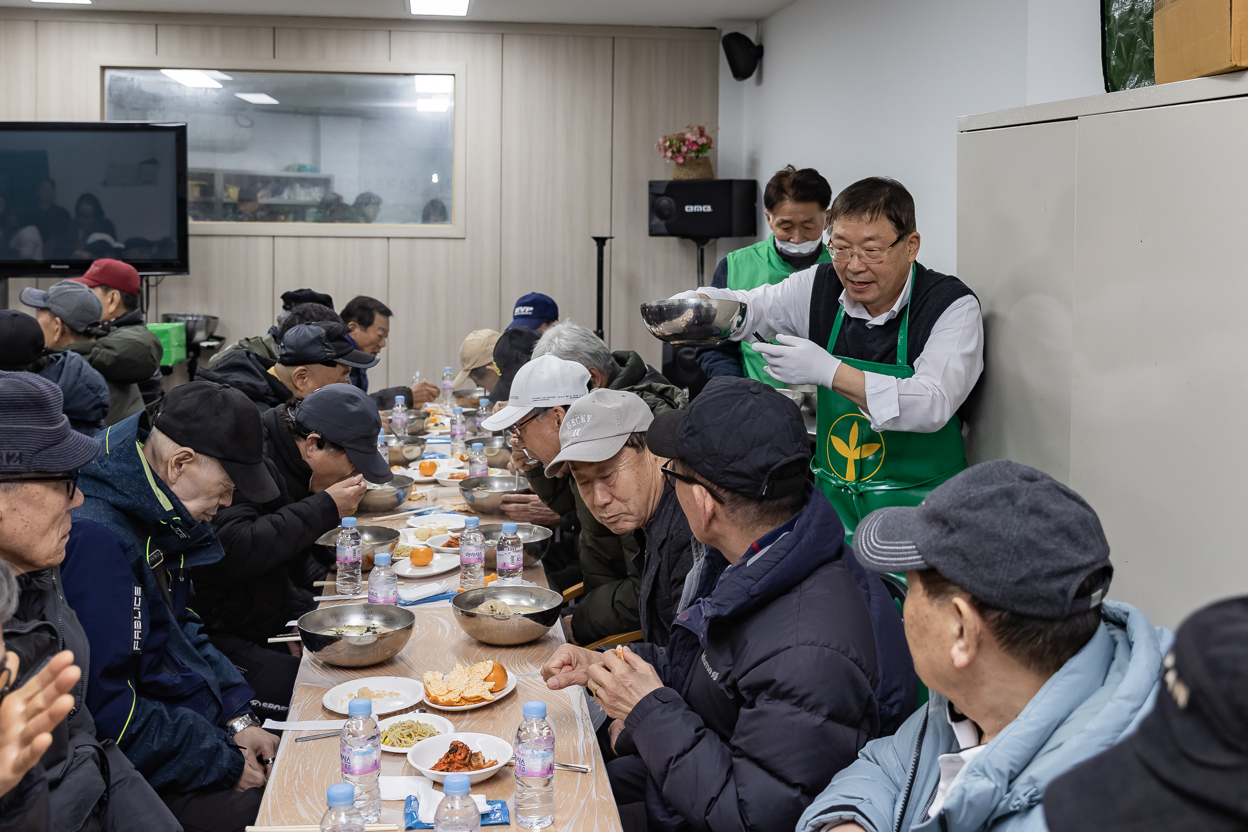 20251216-따뜻한 겨울나기 관내 어르신 이.미용봉사 및 점심대접 20251216-37386_L_182206.jpg