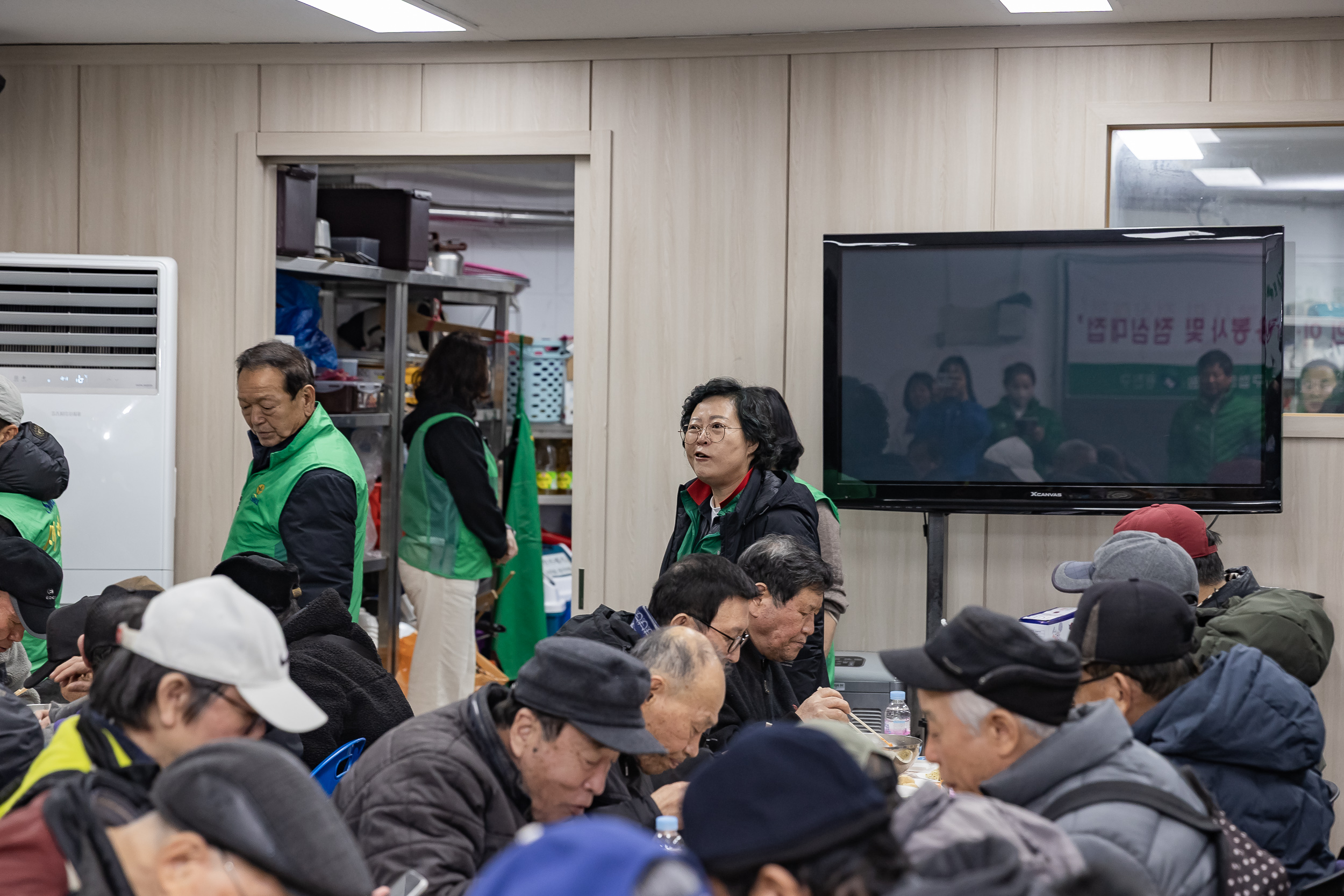 20251216-따뜻한 겨울나기 관내 어르신 이.미용봉사 및 점심대접 20251216-37425_L_182207.jpg