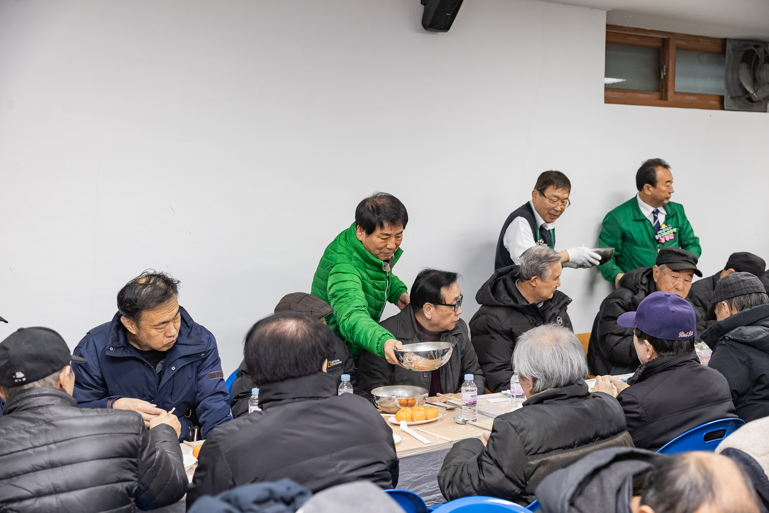 20251216-따뜻한 겨울나기 관내 어르신 이.미용봉사 및 점심대접 20251216-37446_L_182207.jpg