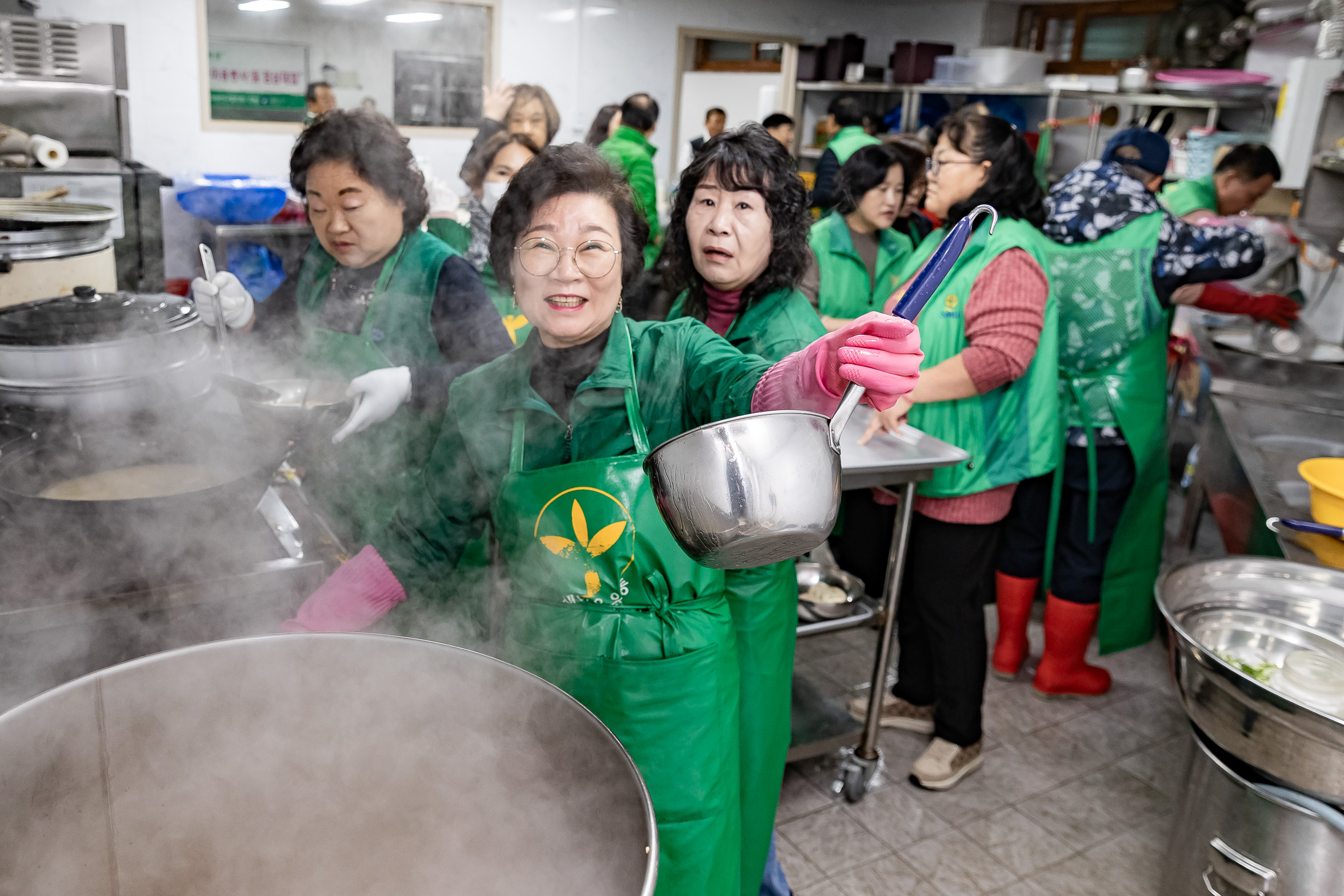 20251216-따뜻한 겨울나기 관내 어르신 이.미용봉사 및 점심대접 20251216-37456_L_182207.jpg