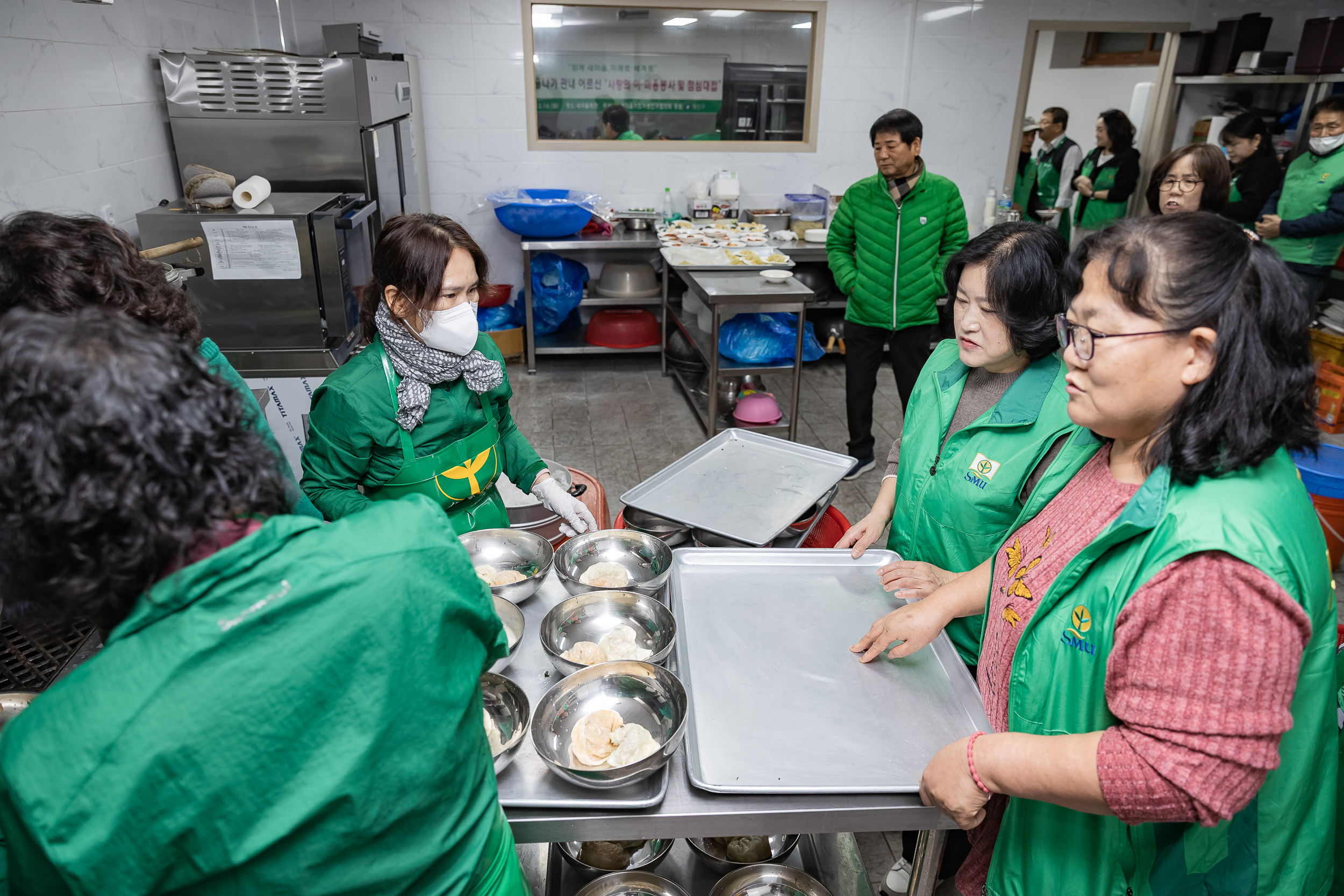 20251216-따뜻한 겨울나기 관내 어르신 이.미용봉사 및 점심대접 20251216-37468_L_182207.jpg