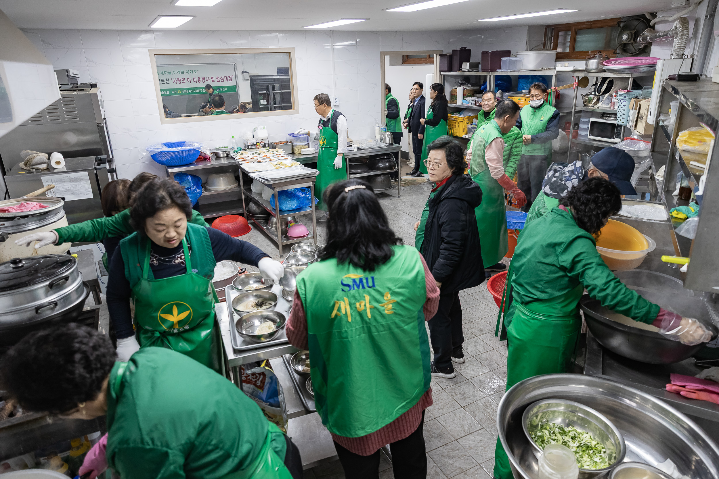 20251216-따뜻한 겨울나기 관내 어르신 이.미용봉사 및 점심대접 20251216-37487_L_182207.jpg