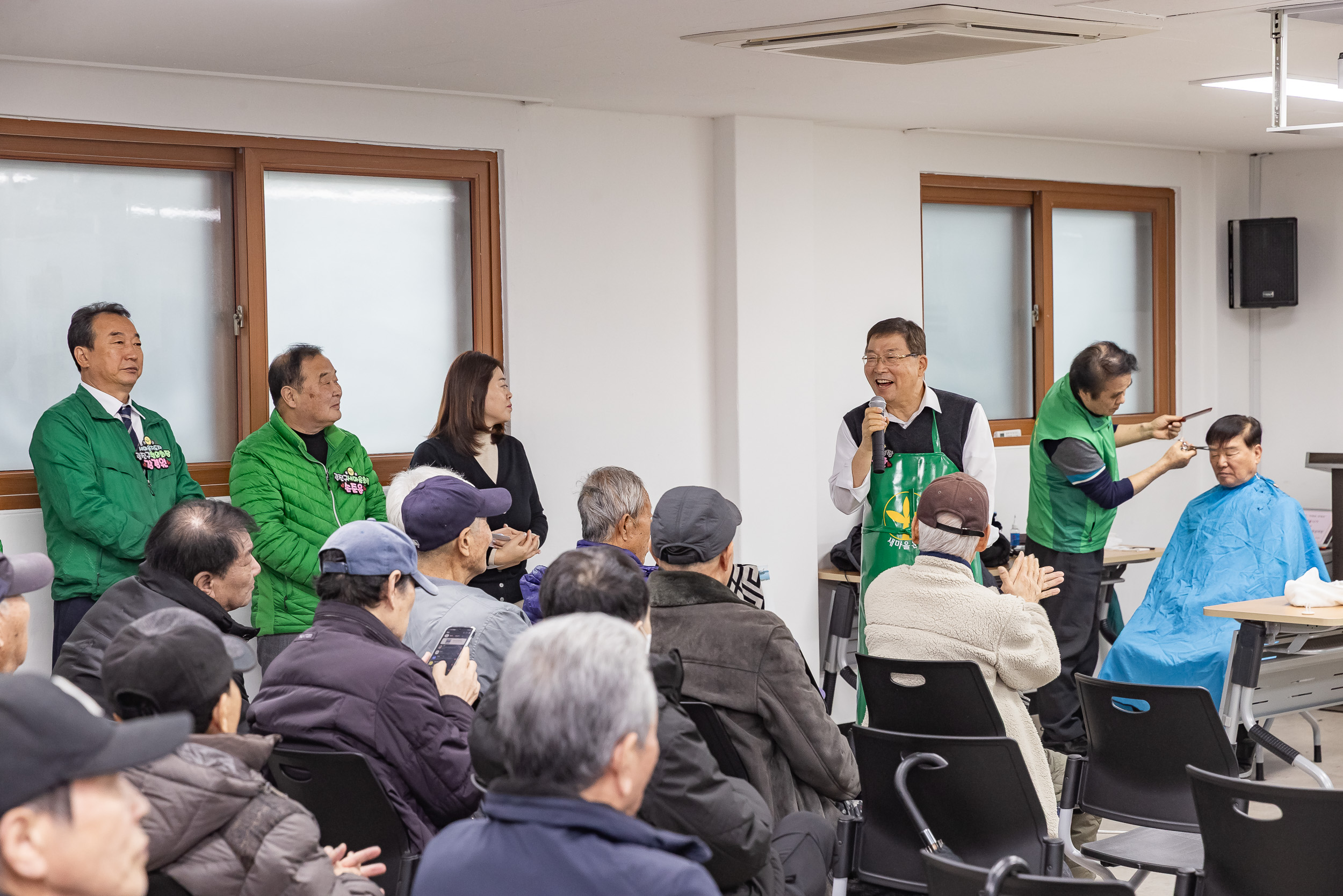 20251216-따뜻한 겨울나기 관내 어르신 이.미용봉사 및 점심대접 20251216-37521_L_182208.jpg