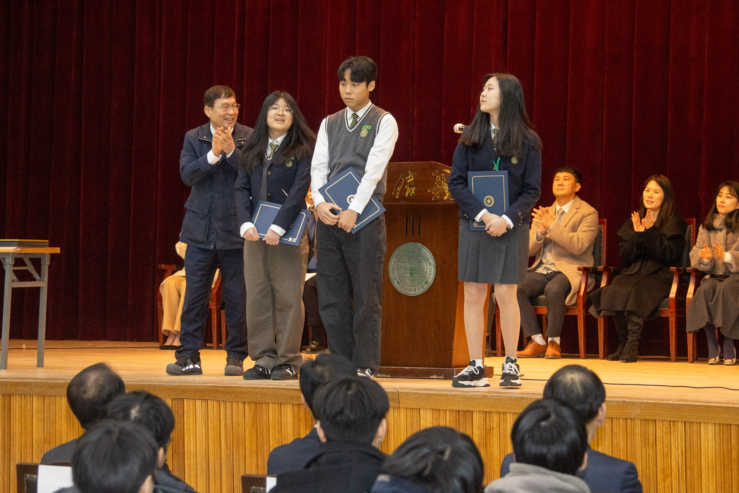 20260206-2025학년도 건국대사범대부속중학교 제56회 졸업식 20260206-13238_L_205531.jpg