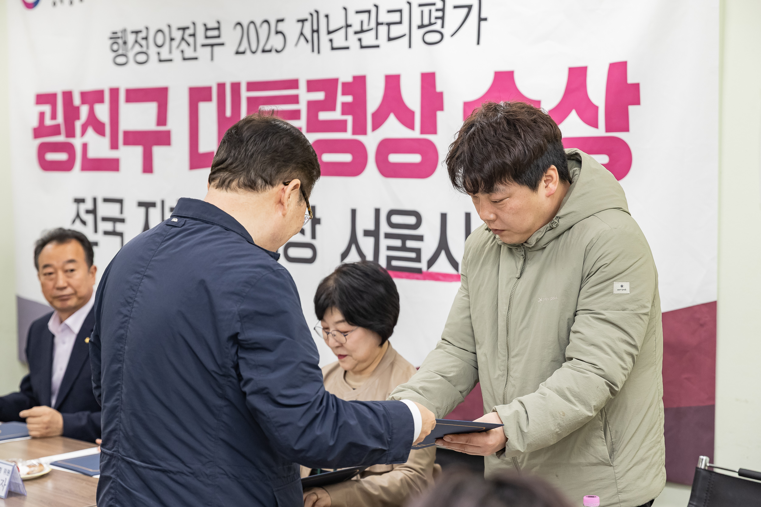 20260320-자양4동 주민자치회 신규위원 위촉장 수여 및 간담회 20260320-45543_L_172703.jpg