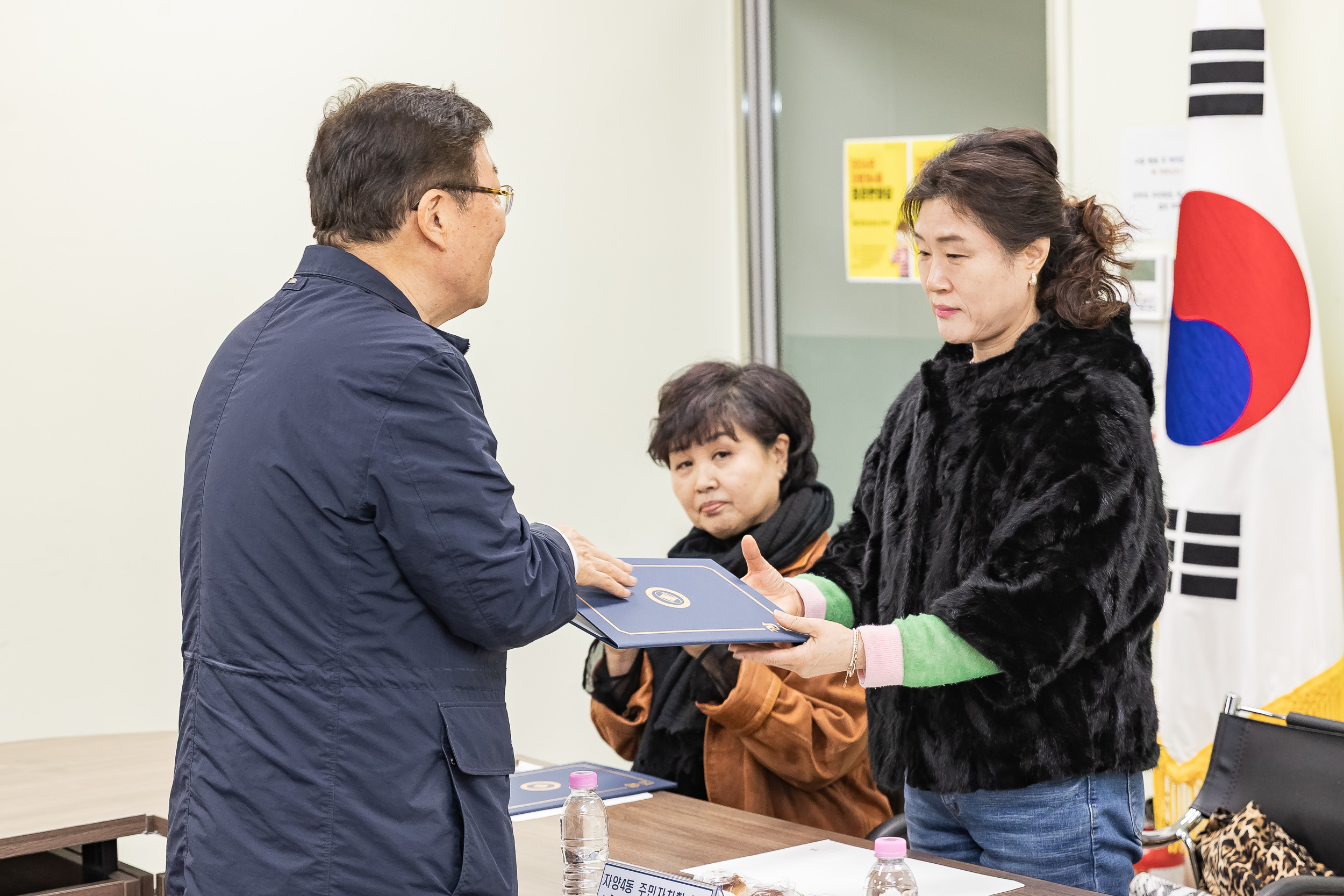 20260320-자양4동 주민자치회 신규위원 위촉장 수여 및 간담회 20260320-45573_L_172703.jpg