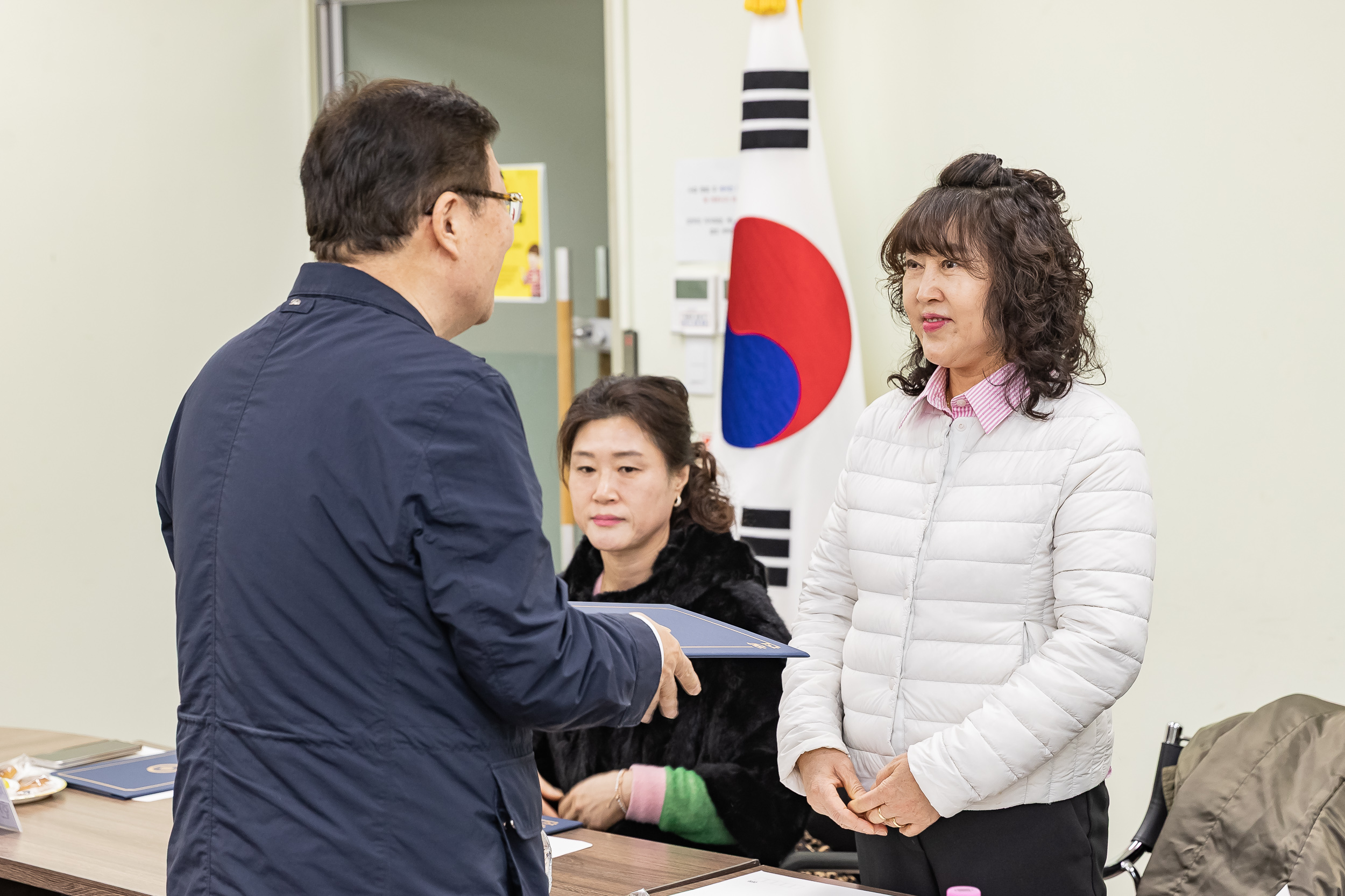 20260320-자양4동 주민자치회 신규위원 위촉장 수여 및 간담회 20260320-45582_L_172703.jpg