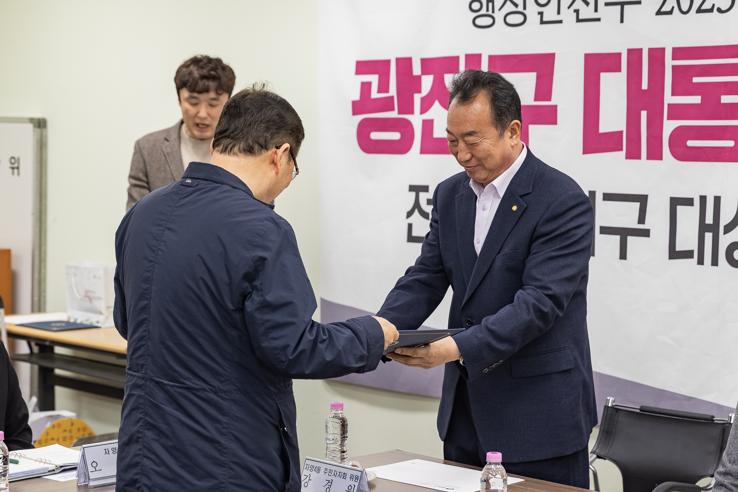 20260320-자양4동 주민자치회 신규위원 위촉장 수여 및 간담회 20260320-45500_L_172703.jpg