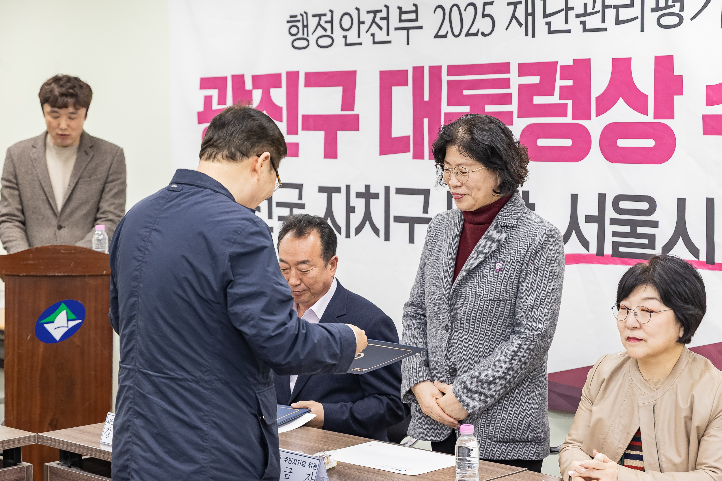 20260320-자양4동 주민자치회 신규위원 위촉장 수여 및 간담회 20260320-45518_L_172703.jpg