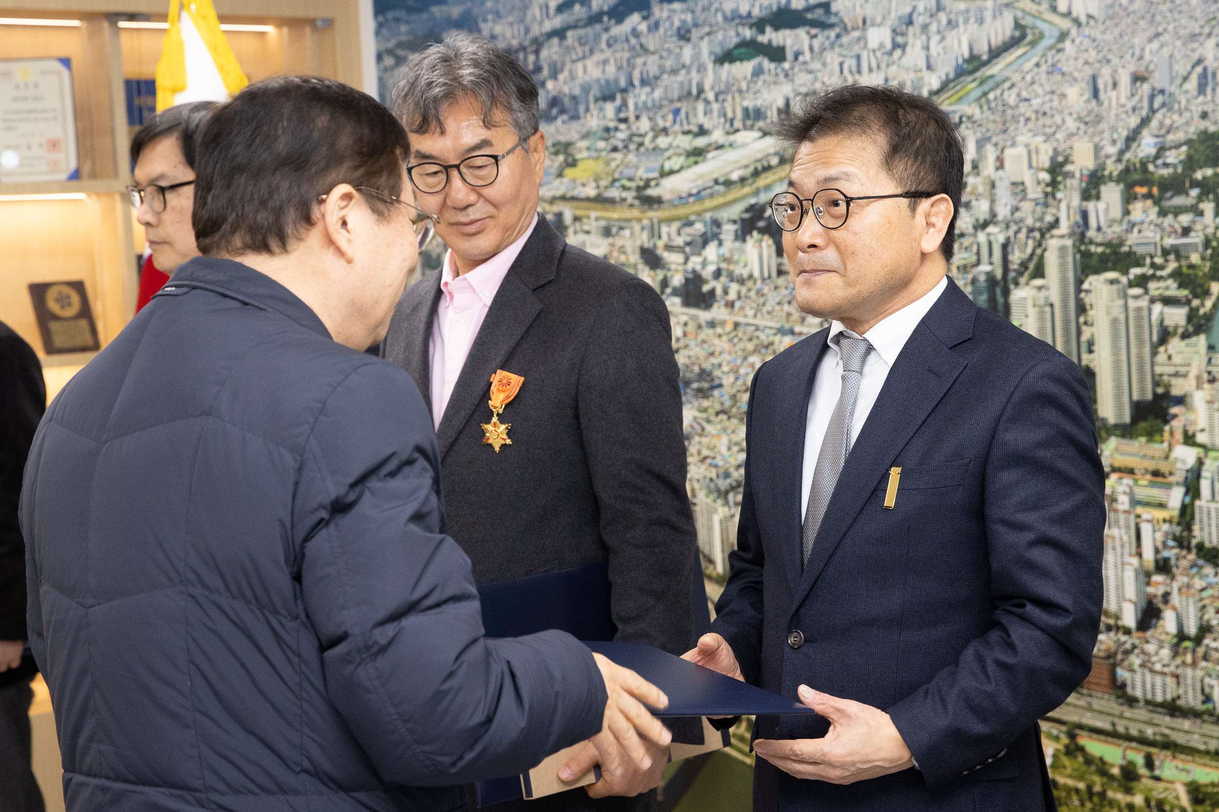 20260108-퇴직 유공자 정부포상 수여식 20260108-62119_L_111810.jpg