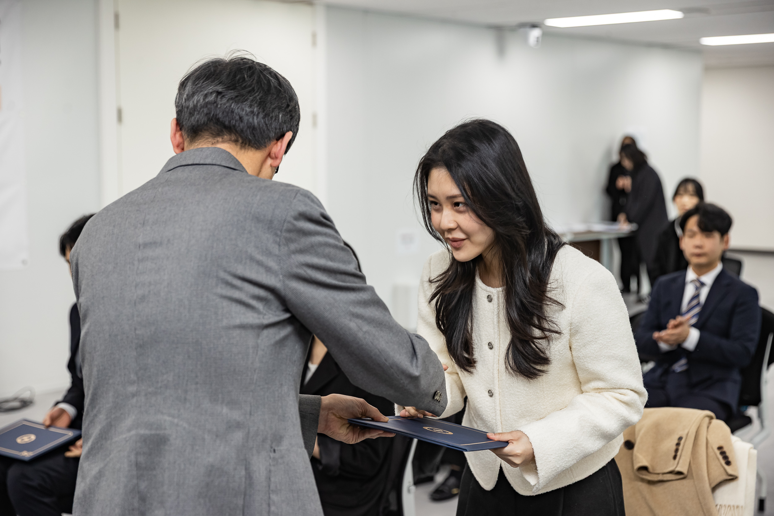 20251230-2026년 상반기 신규임용후보자 발령장 수여식 20251230-57143_L_134948.jpg