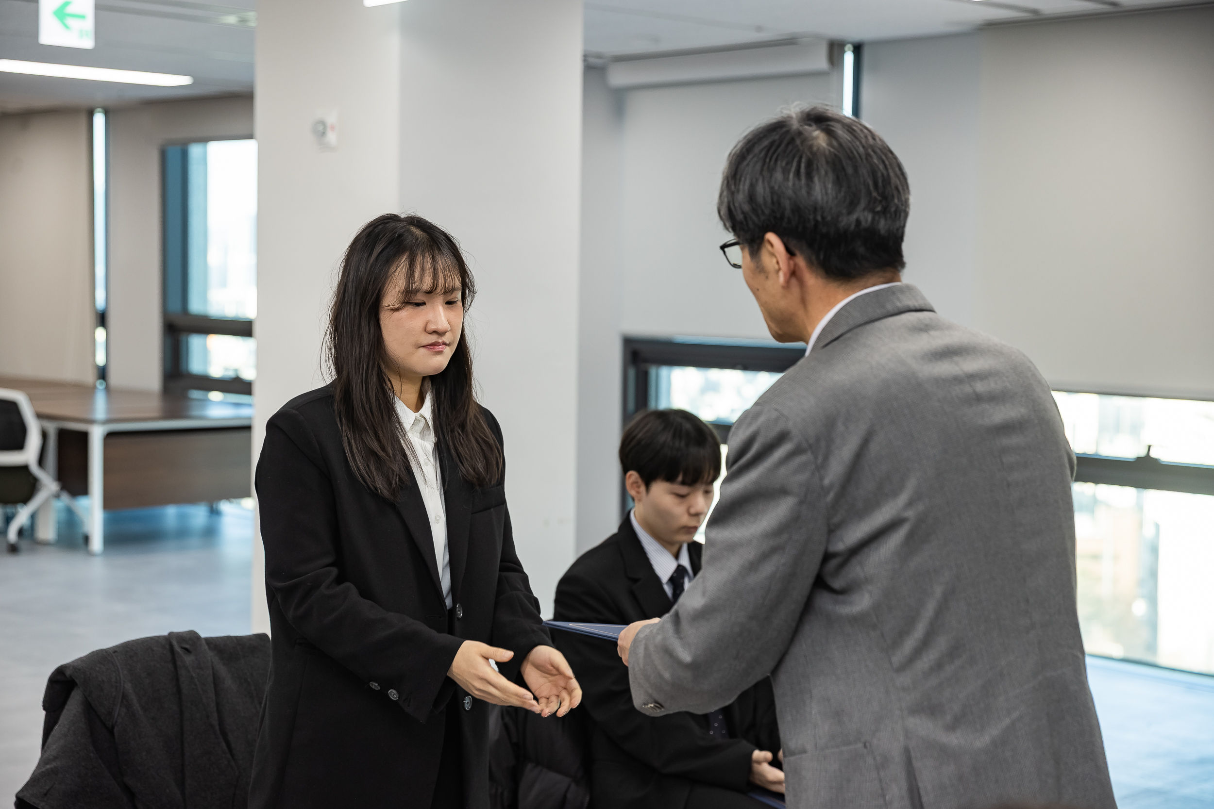 20251230-2026년 상반기 신규임용후보자 발령장 수여식 20251230-57198_L_134949.jpg