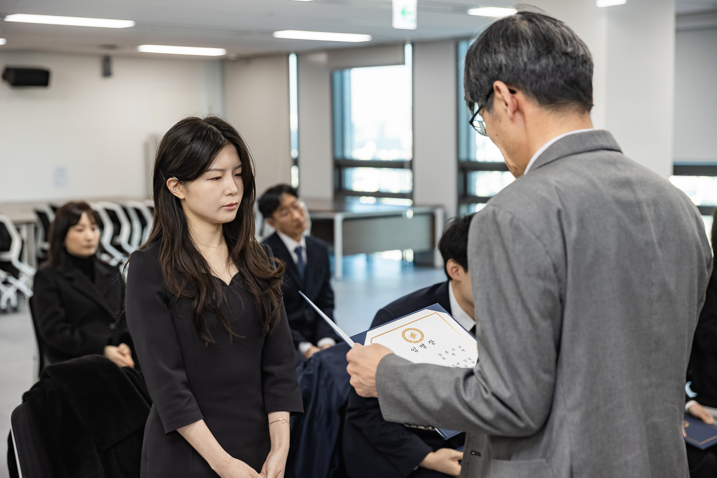 20251230-2026년 상반기 신규임용후보자 발령장 수여식 20251230-57226_L_134949.jpg