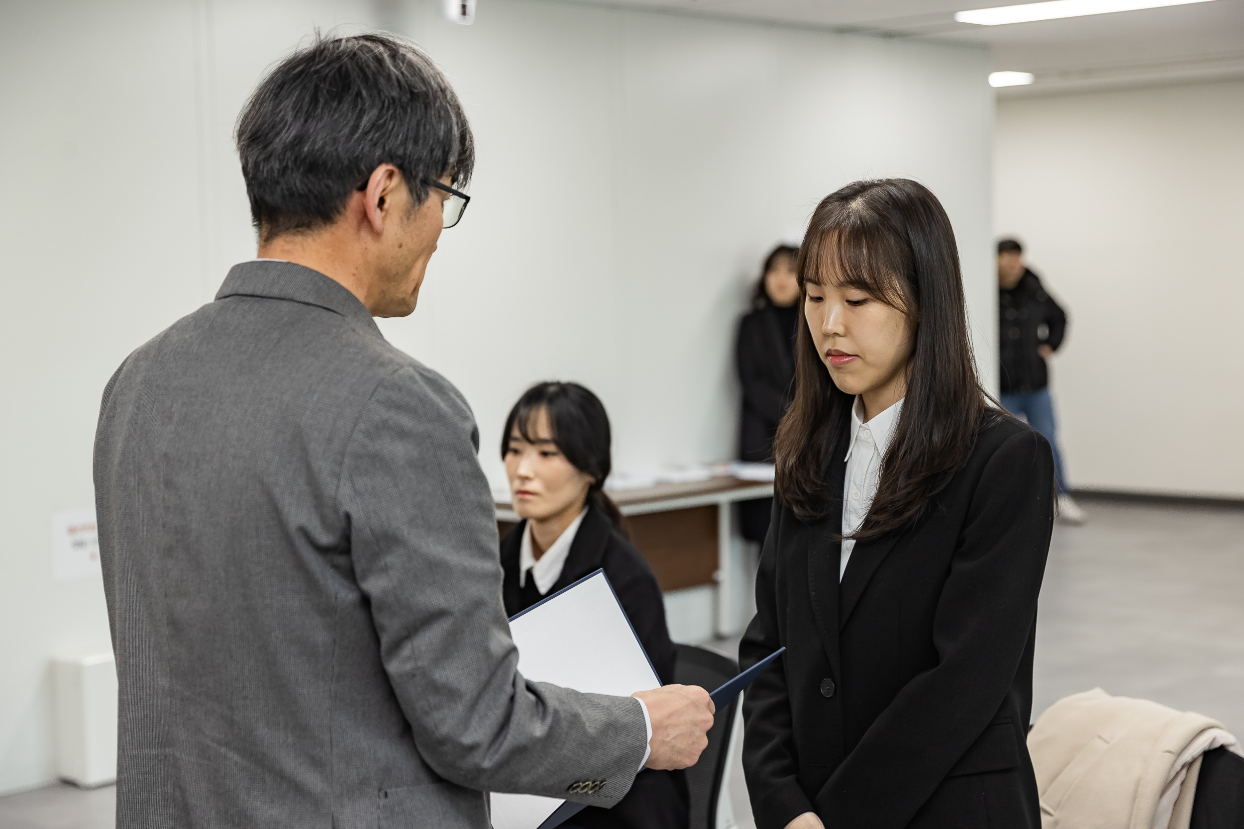 20251230-2026년 상반기 신규임용후보자 발령장 수여식 20251230-57272_L_134949.jpg