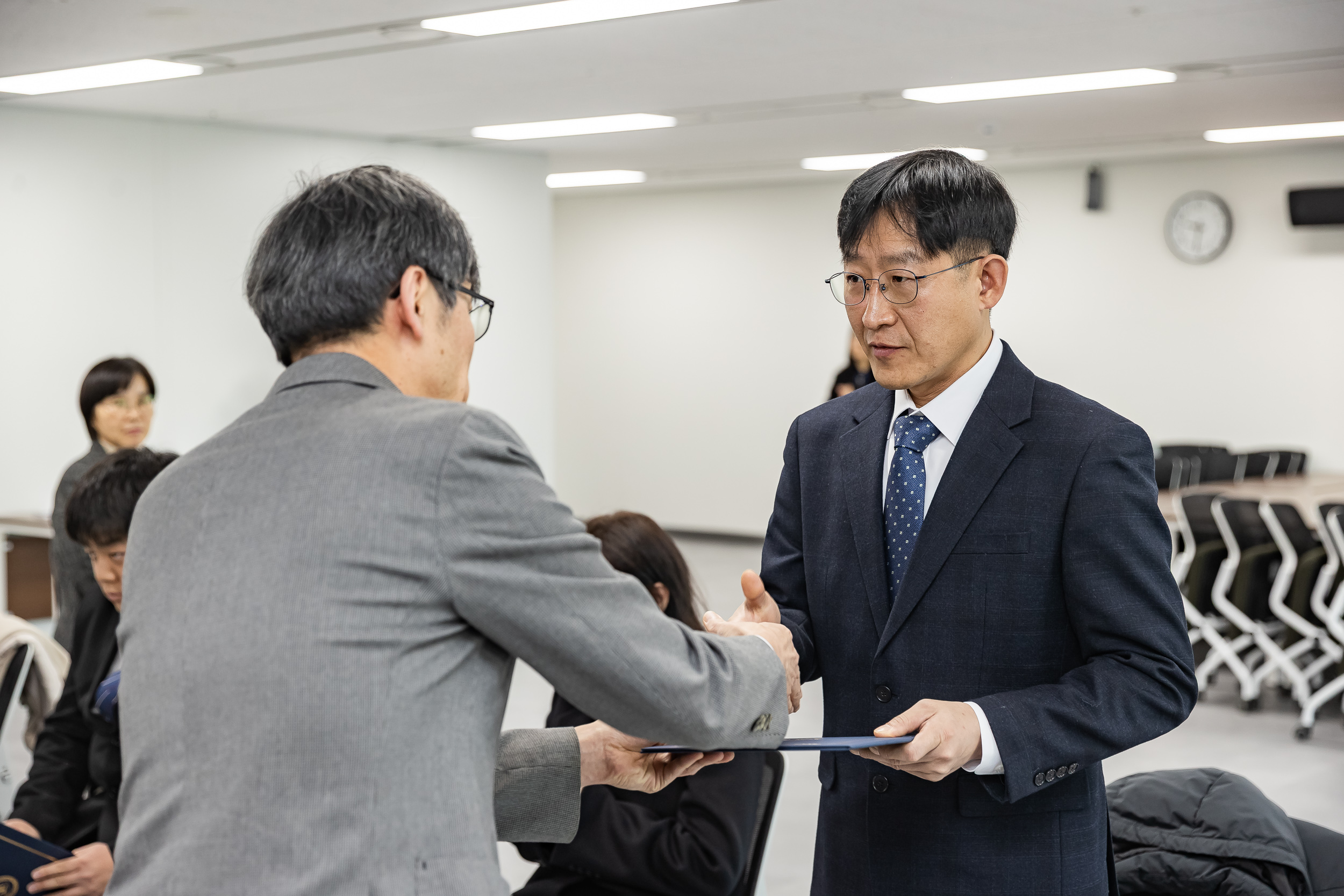 20251230-2026년 상반기 신규임용후보자 발령장 수여식 20251230-57321_L_134949.jpg