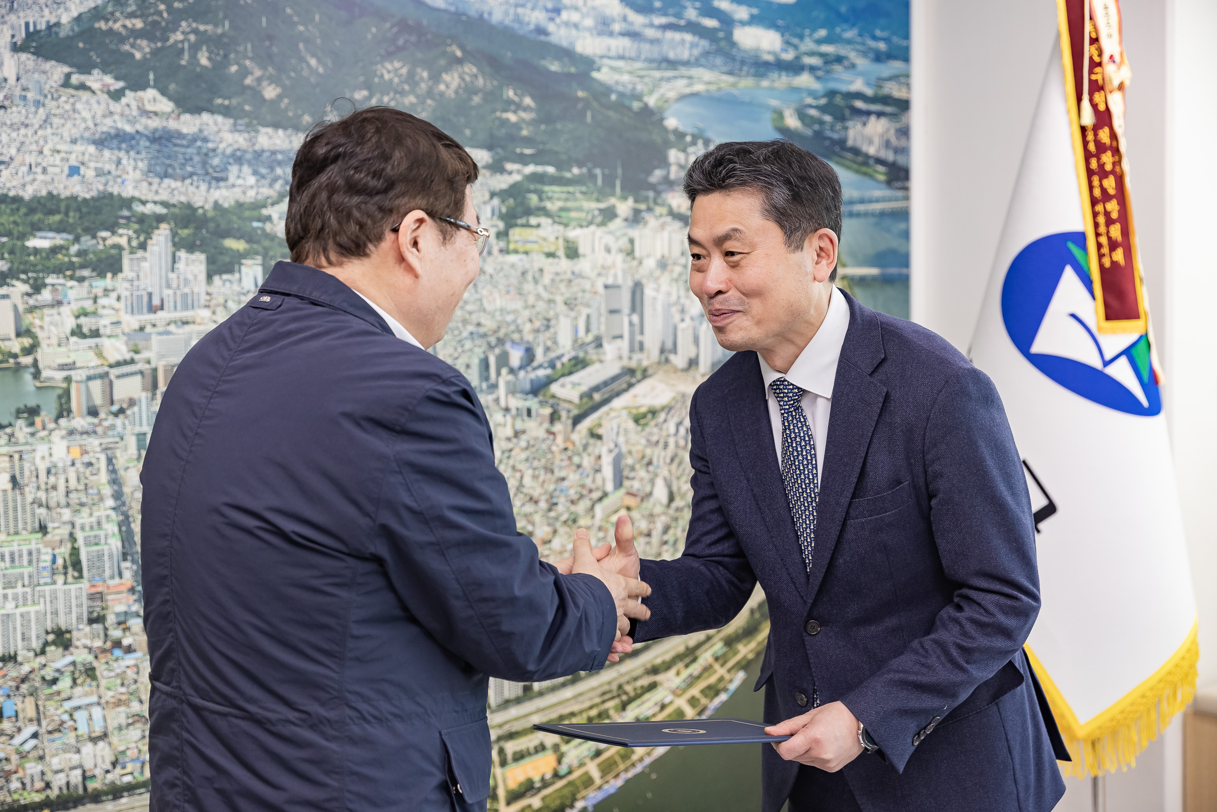 20260303-기금운용심의위원회 신규위원 위촉식 20260303-30411_L_204845.jpg