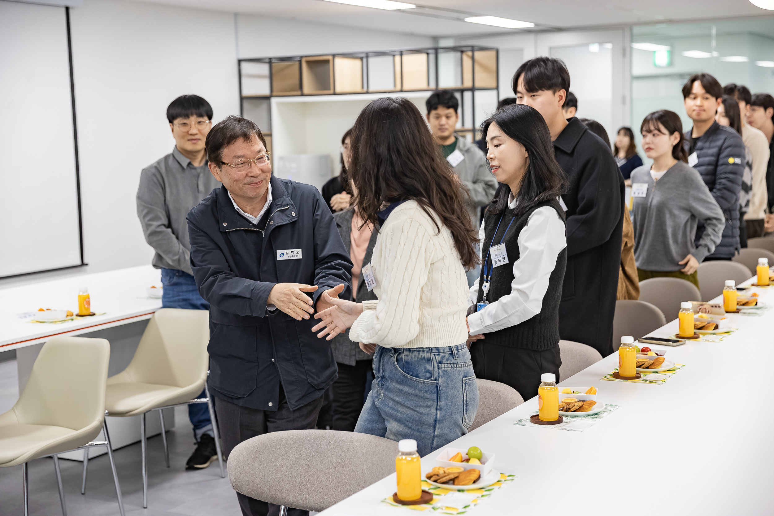 20251127-2025년 하반기 친절 직원 격려 간담회 20251127-17323_L_130137.jpg