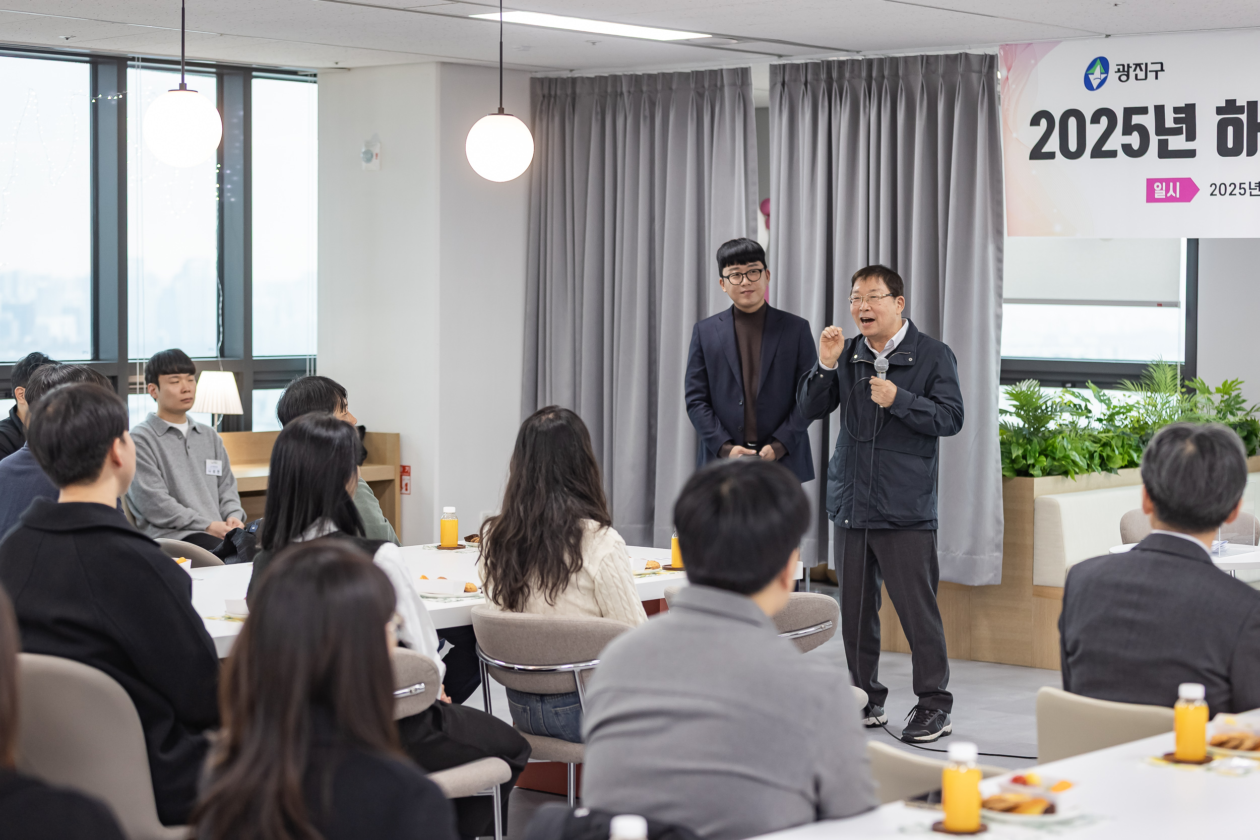 20251127-2025년 하반기 친절 직원 격려 간담회 20251127-17377_L_130137.jpg