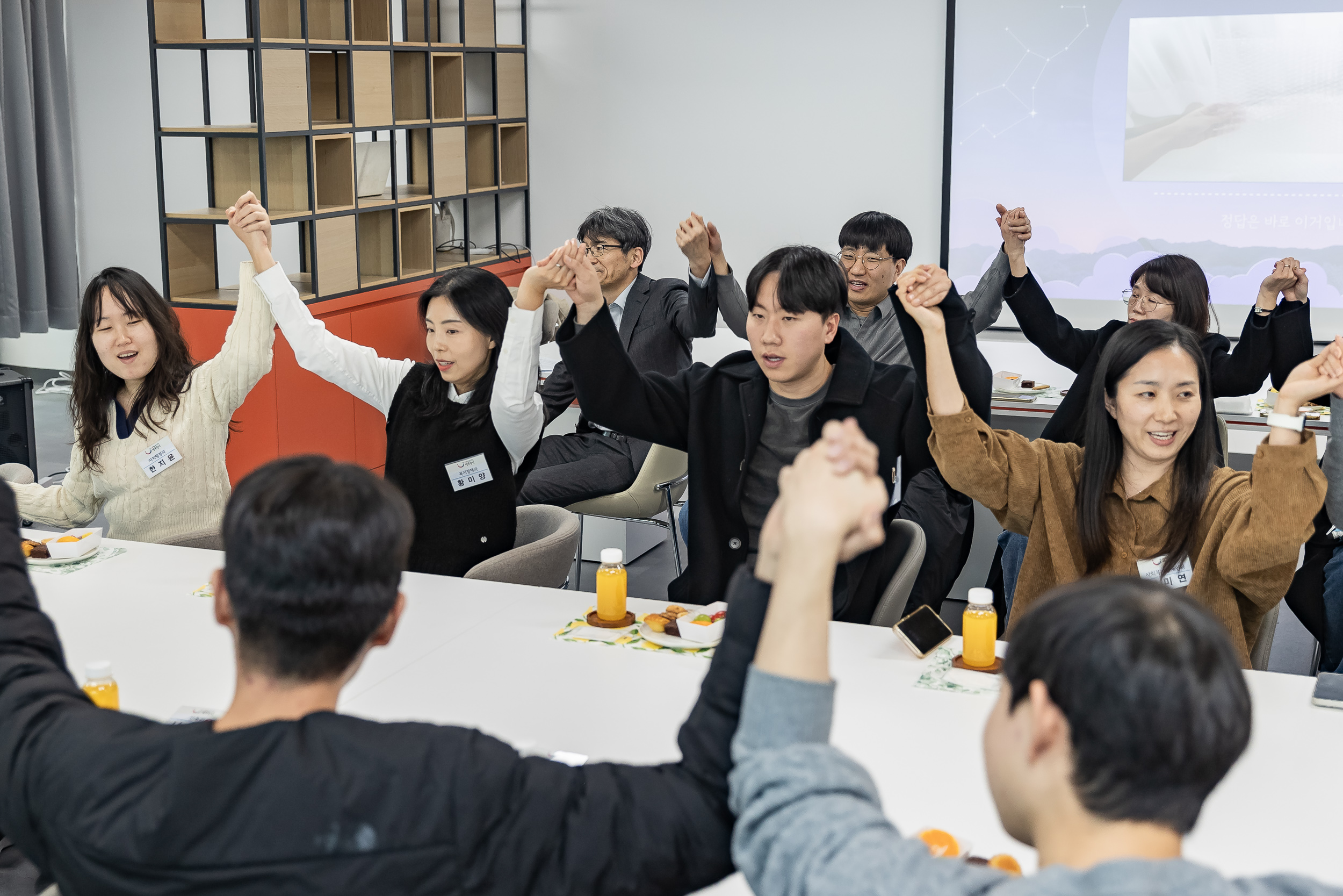 20251127-2025년 하반기 친절 직원 격려 간담회 20251127-17460_L_130138.jpg