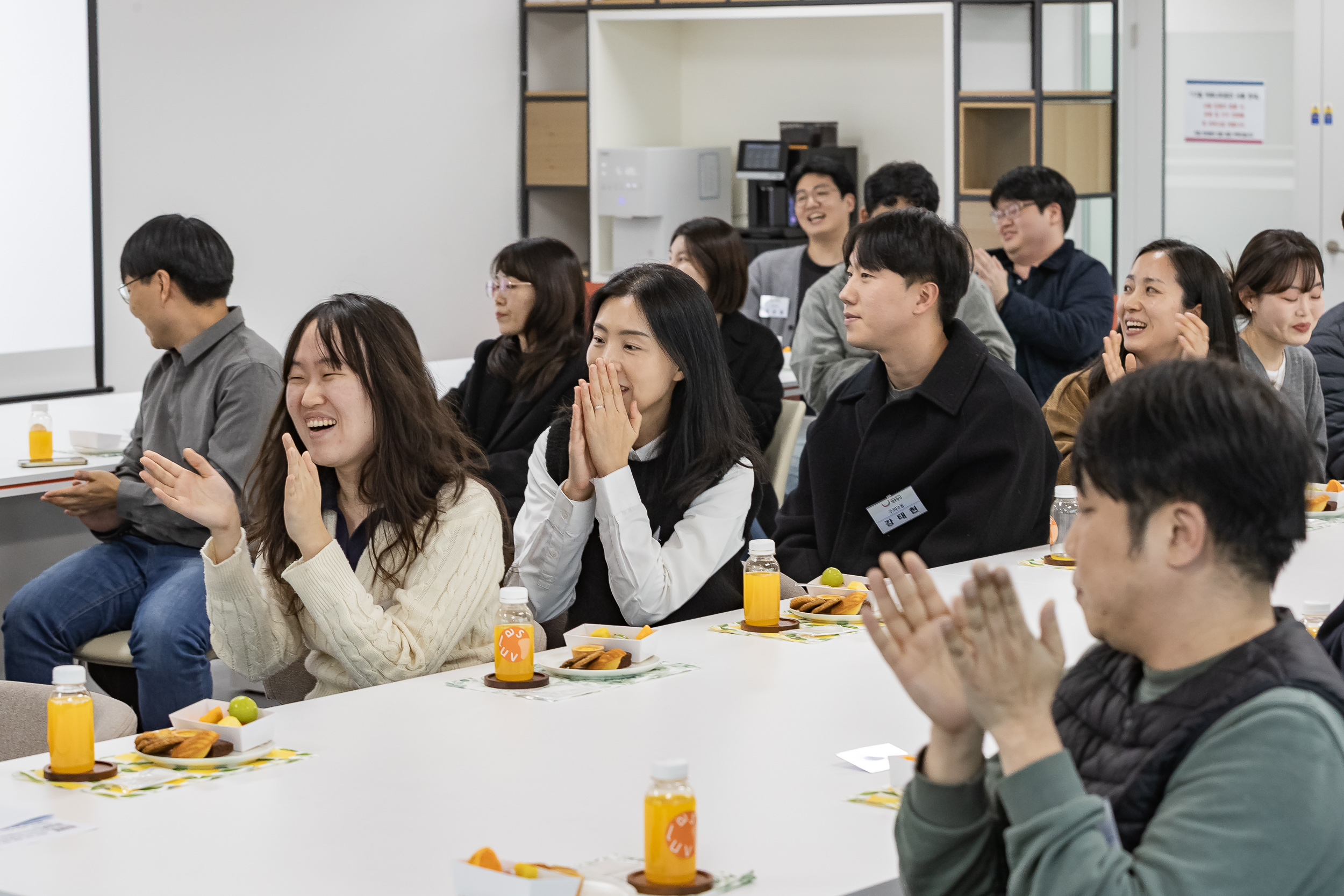 20251127-2025년 하반기 친절 직원 격려 간담회 20251127-17519_L_130139.jpg