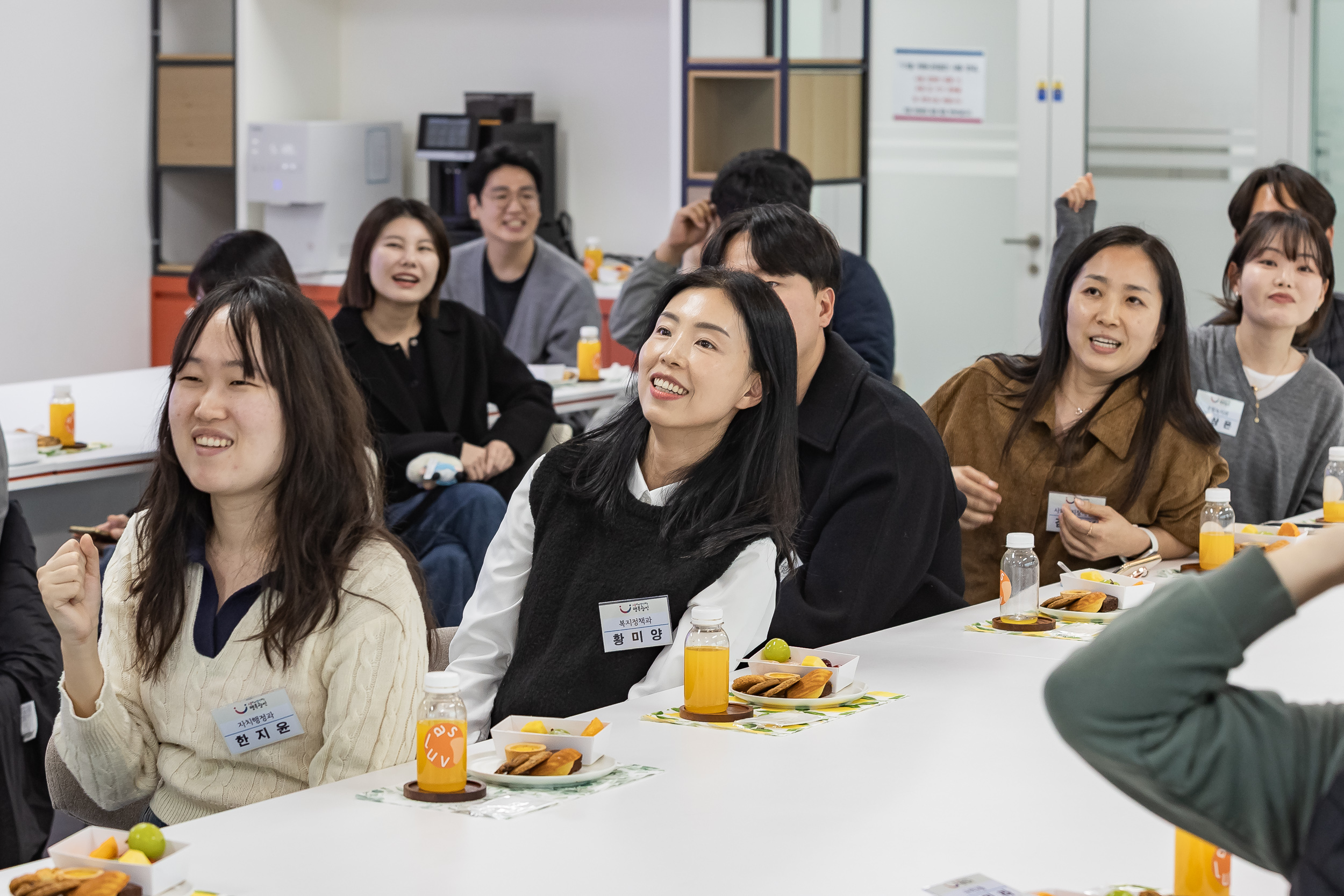 20251127-2025년 하반기 친절 직원 격려 간담회 20251127-17579_L_130139.jpg