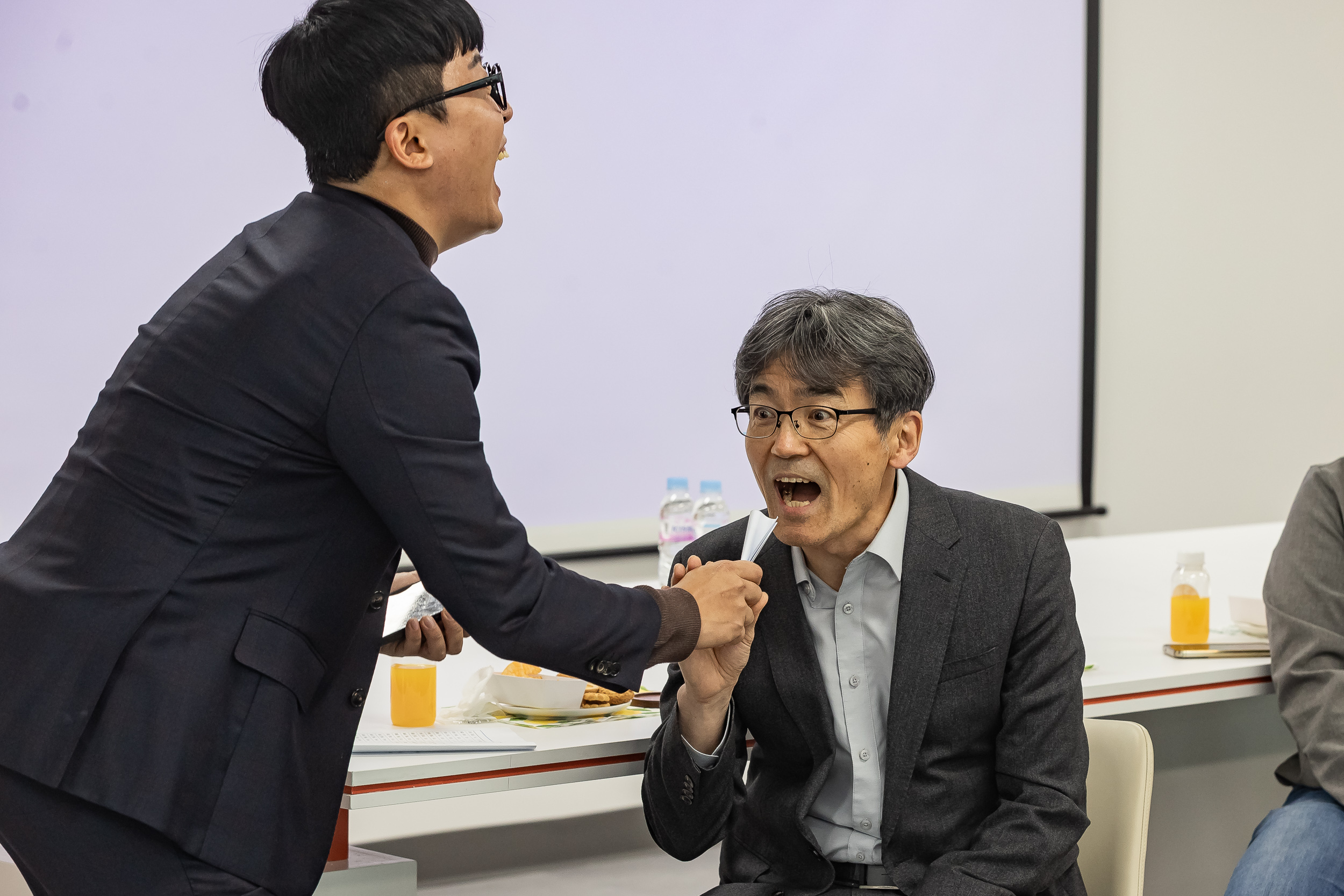 20251127-2025년 하반기 친절 직원 격려 간담회 20251127-17601_L_130139.jpg