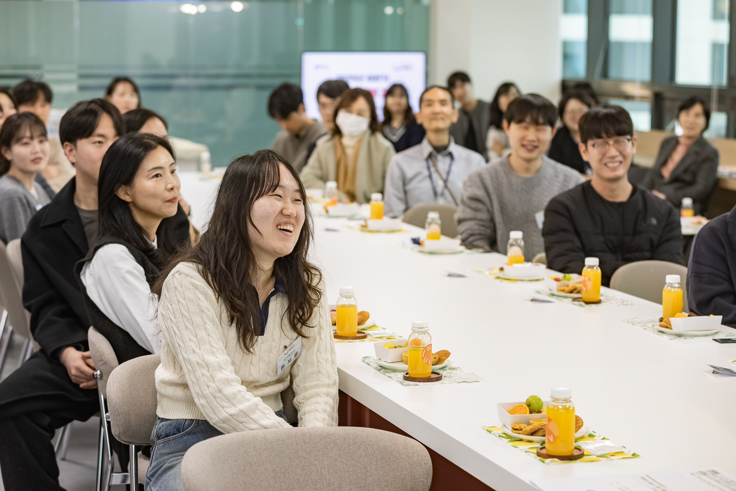 20251127-2025년 하반기 친절 직원 격려 간담회 20251127-17622_L_130139.jpg