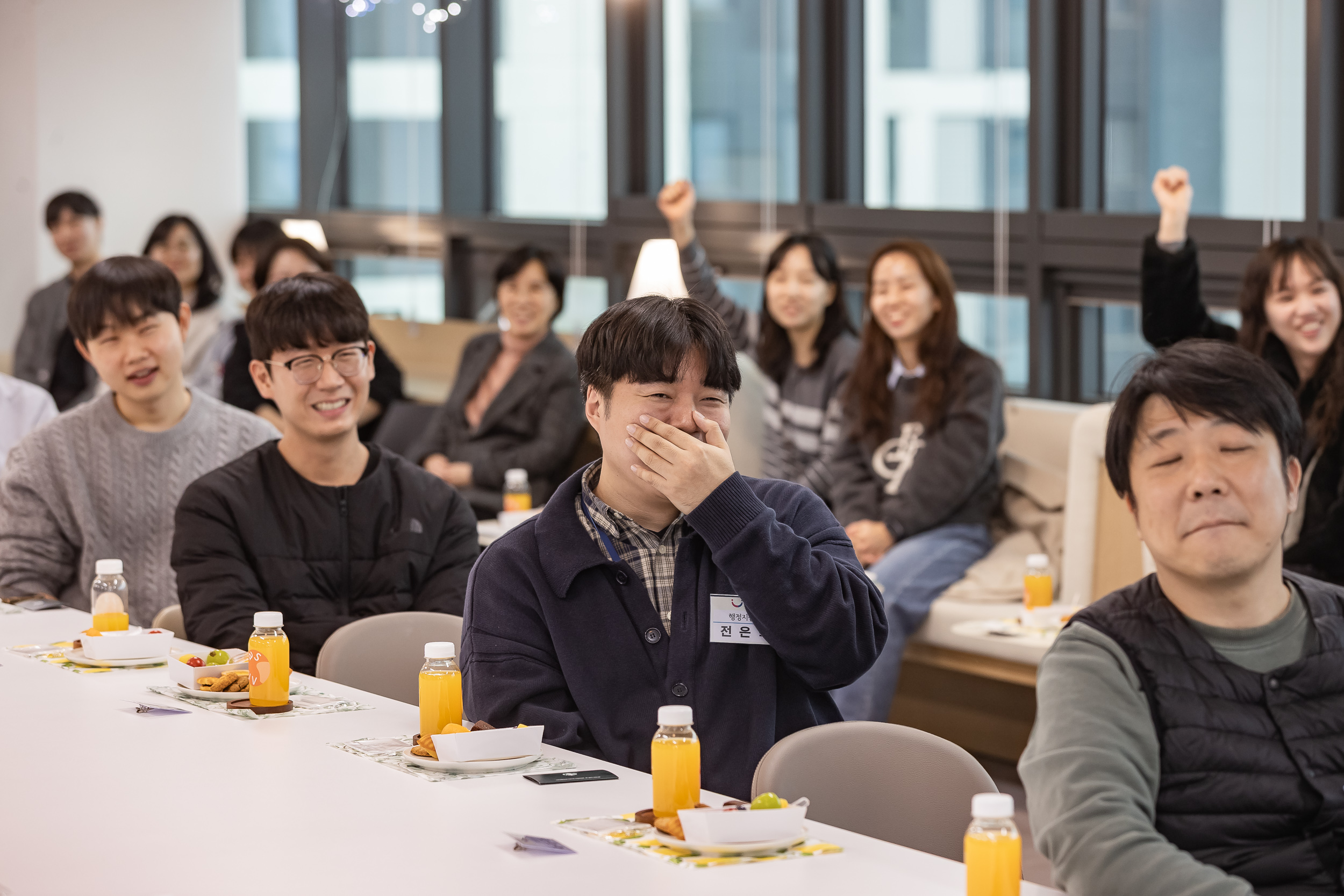 20251127-2025년 하반기 친절 직원 격려 간담회 20251127-17628_L_130139.jpg