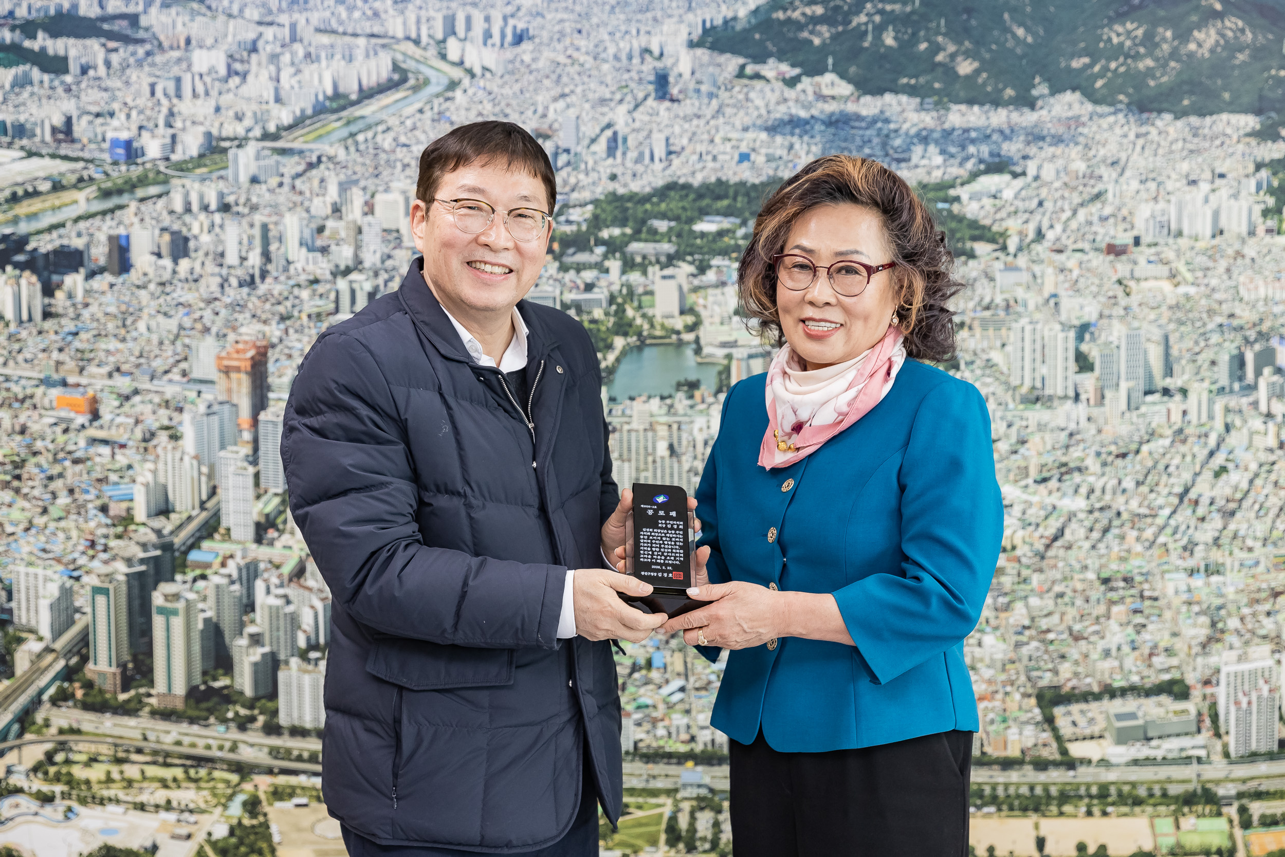 20260223-퇴임 주민자치회 회장 공로패 수여 20260223-23259_L_172929.jpg