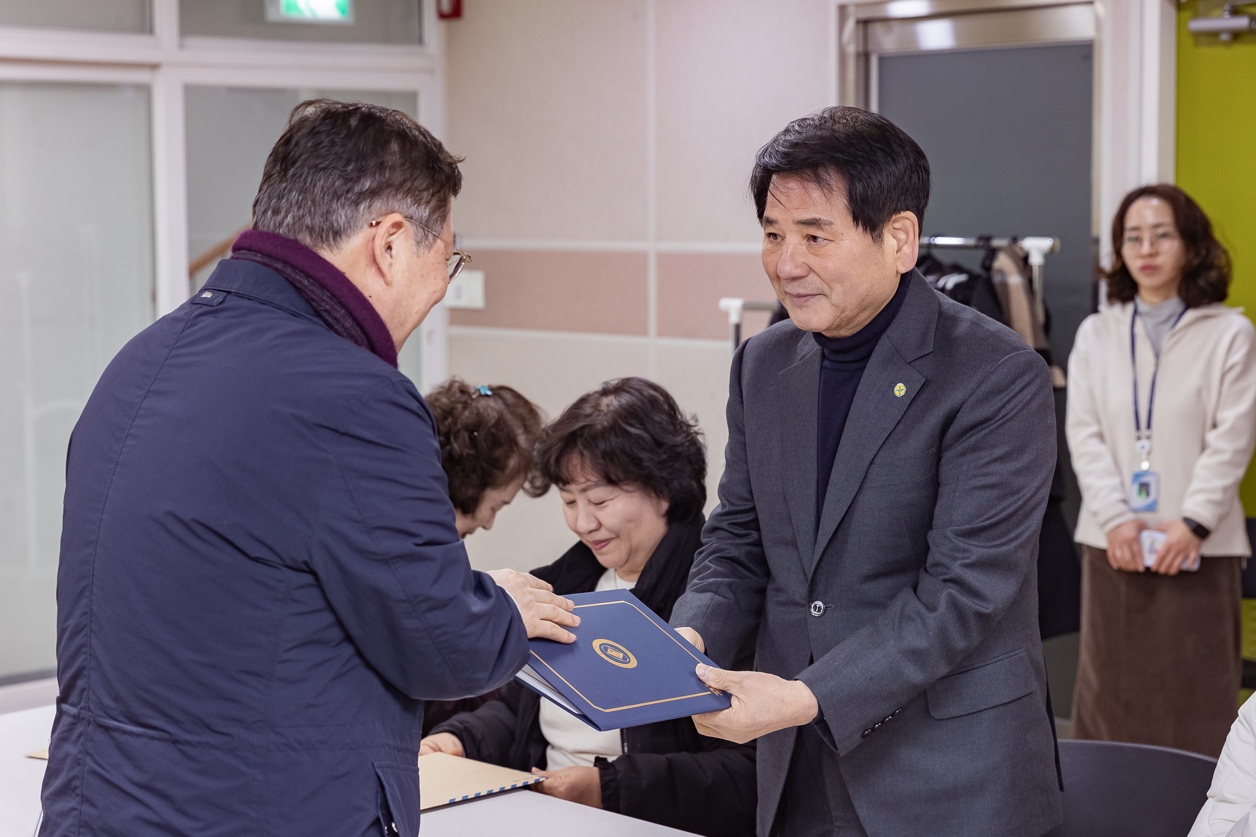 20260212-자양3동 주민자치회 위원 위촉장 수여식 20260212-18720_L_132607.jpg