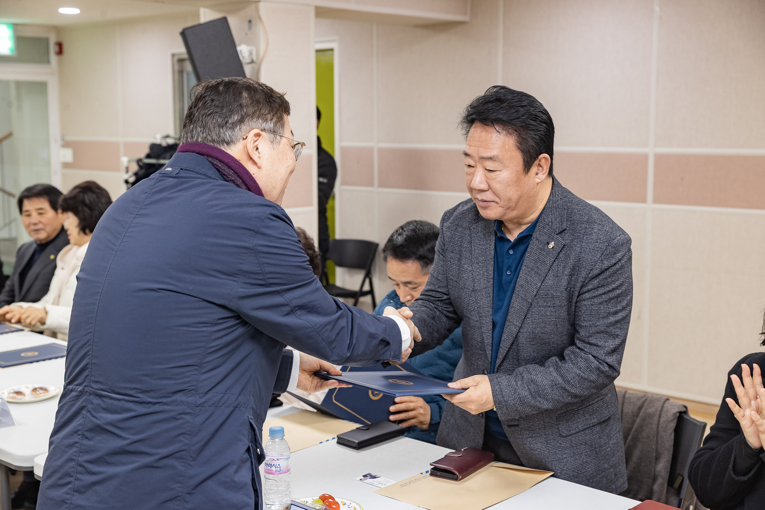 20260212-자양3동 주민자치회 위원 위촉장 수여식 20260212-18763_L_132607.jpg