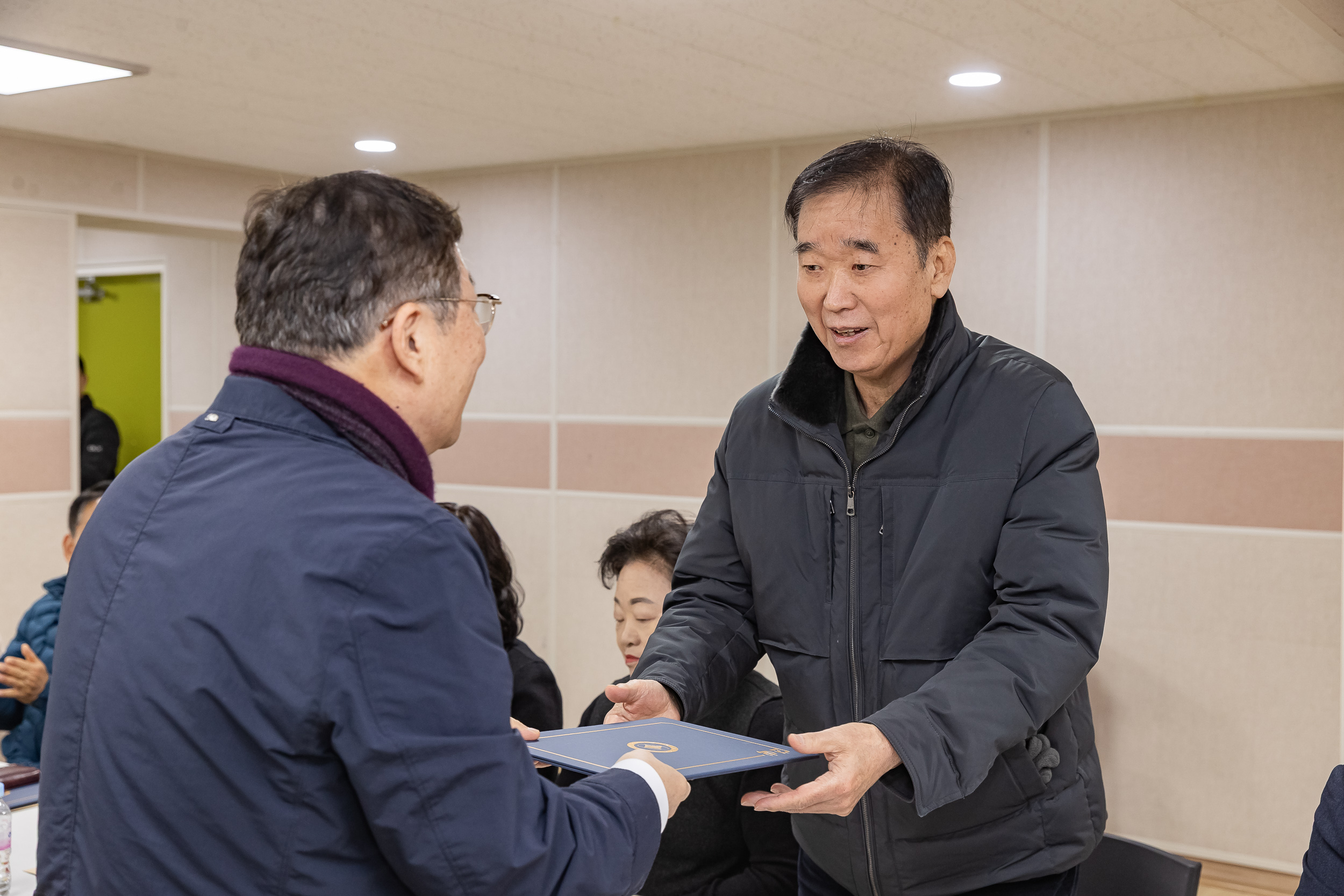 20260212-자양3동 주민자치회 위원 위촉장 수여식 20260212-18796_L_132607.jpg