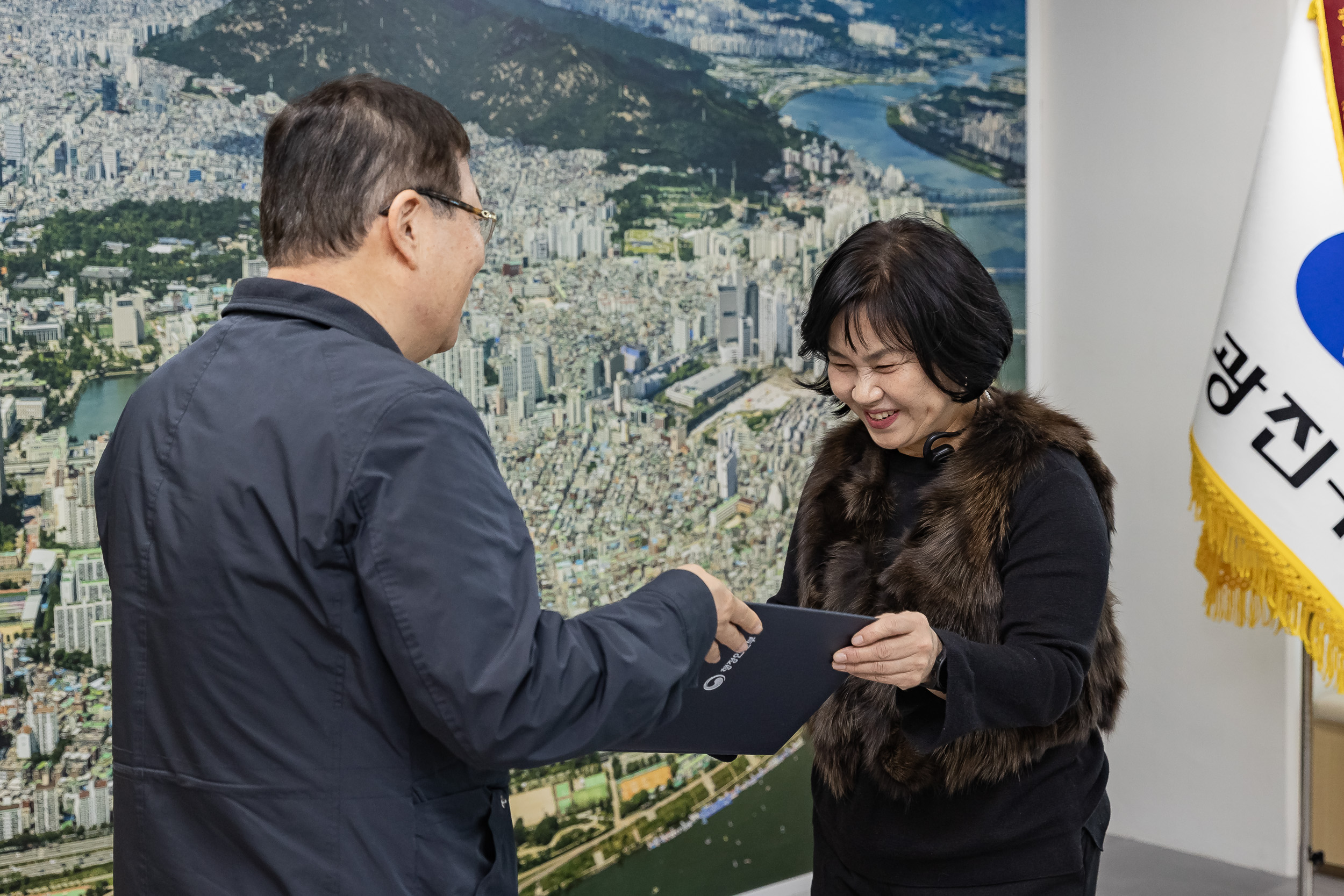 20251212-2025년 통장 활동 유공자 표창장 전수식 20251212-33262_L_191758.jpg