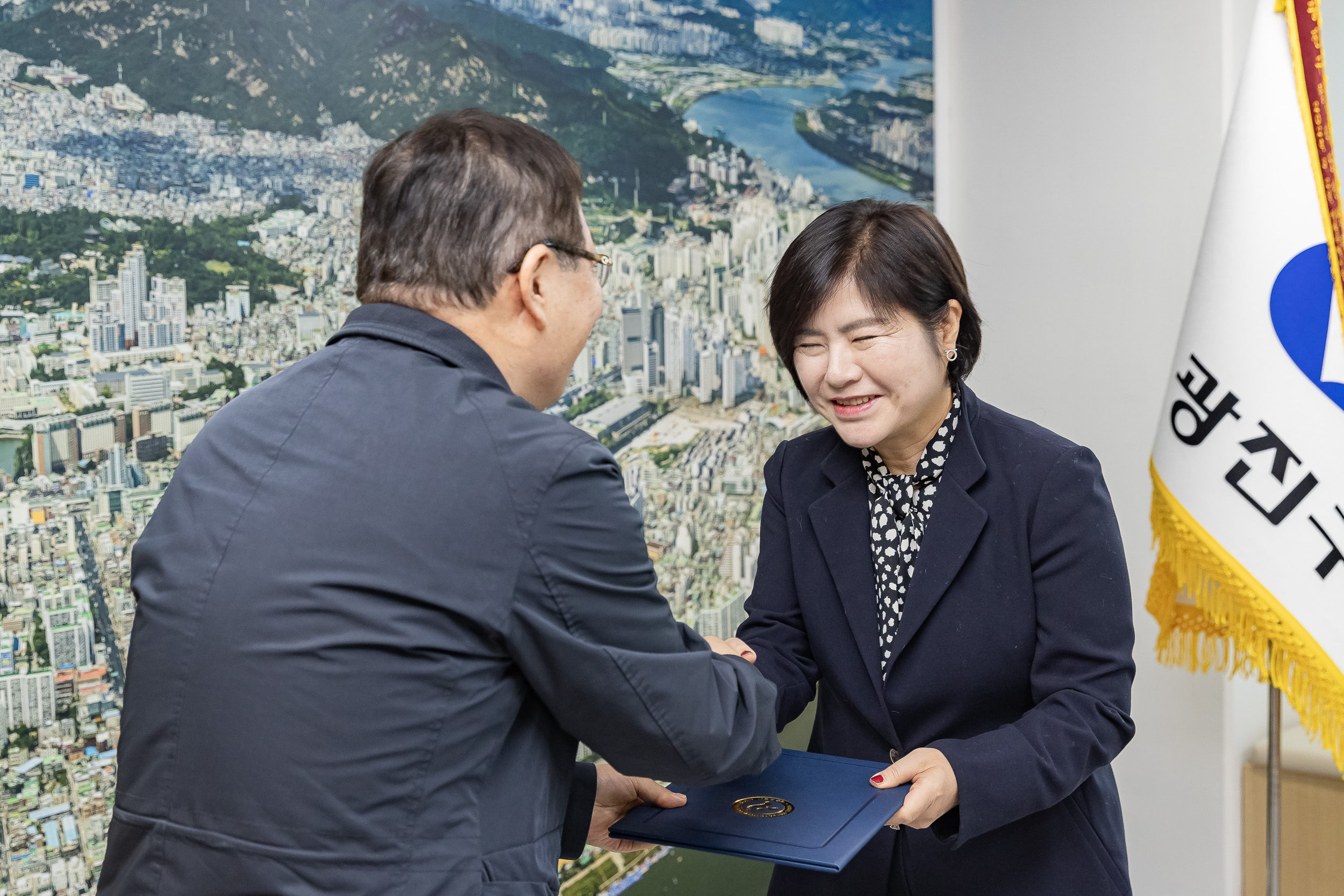 20251212-2025년 통장 활동 유공자 표창장 전수식 20251212-33313_L_191759.jpg