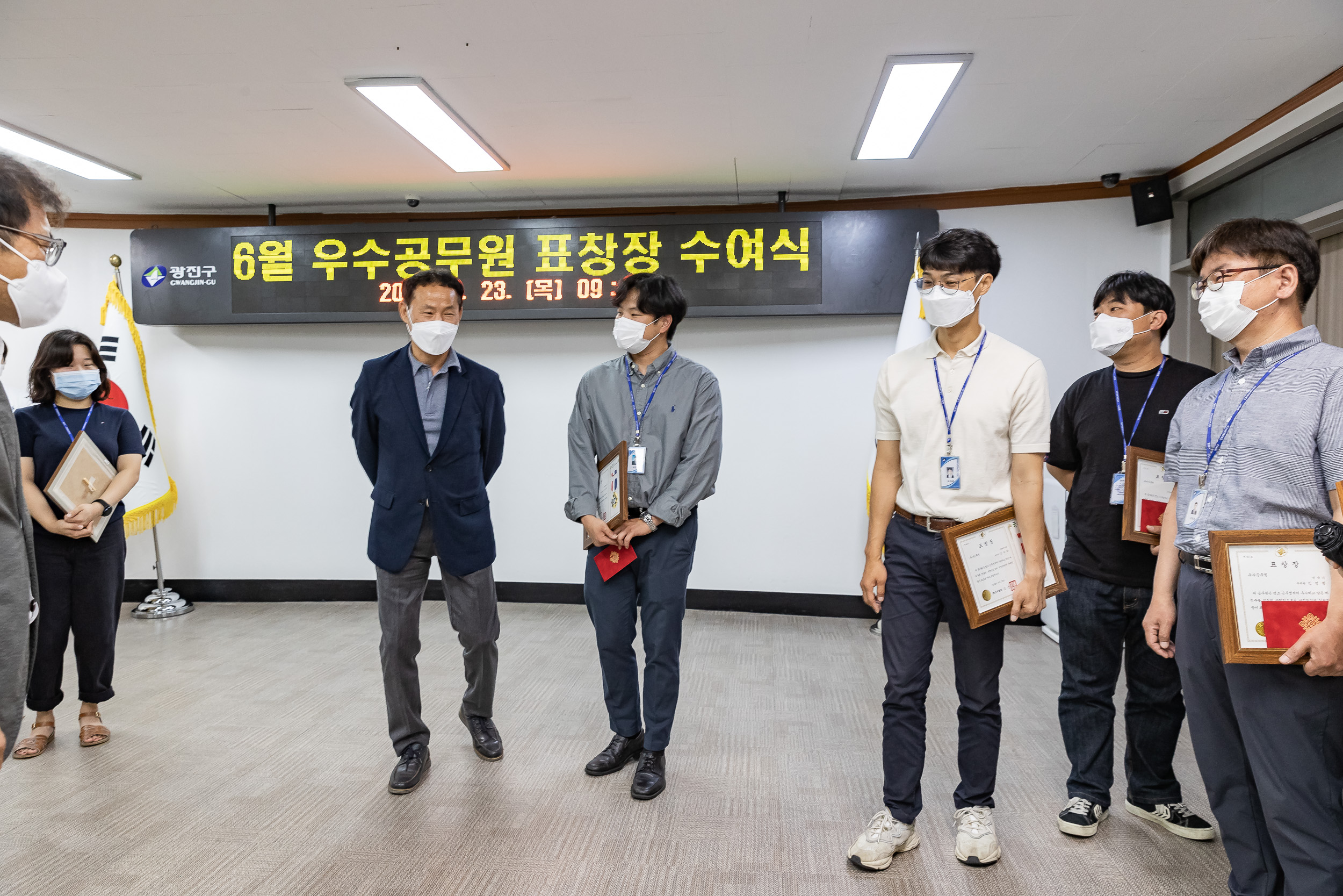 20220623-2022년 6월 우수공무원 표창장 수여 20220623_9395_G_110543.jpg