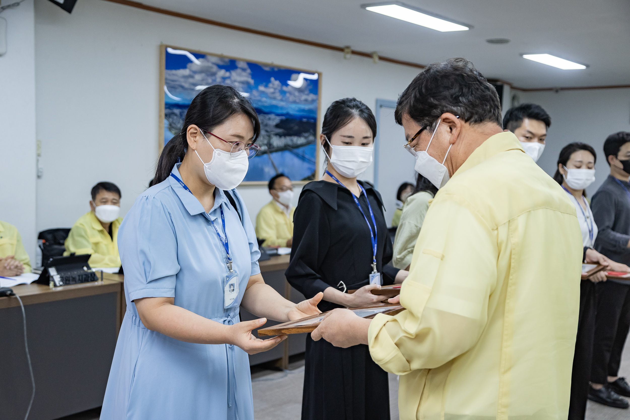 20220825-2022년 8월 우수공무원 표창 수여 220825-0731_G_135459.jpg