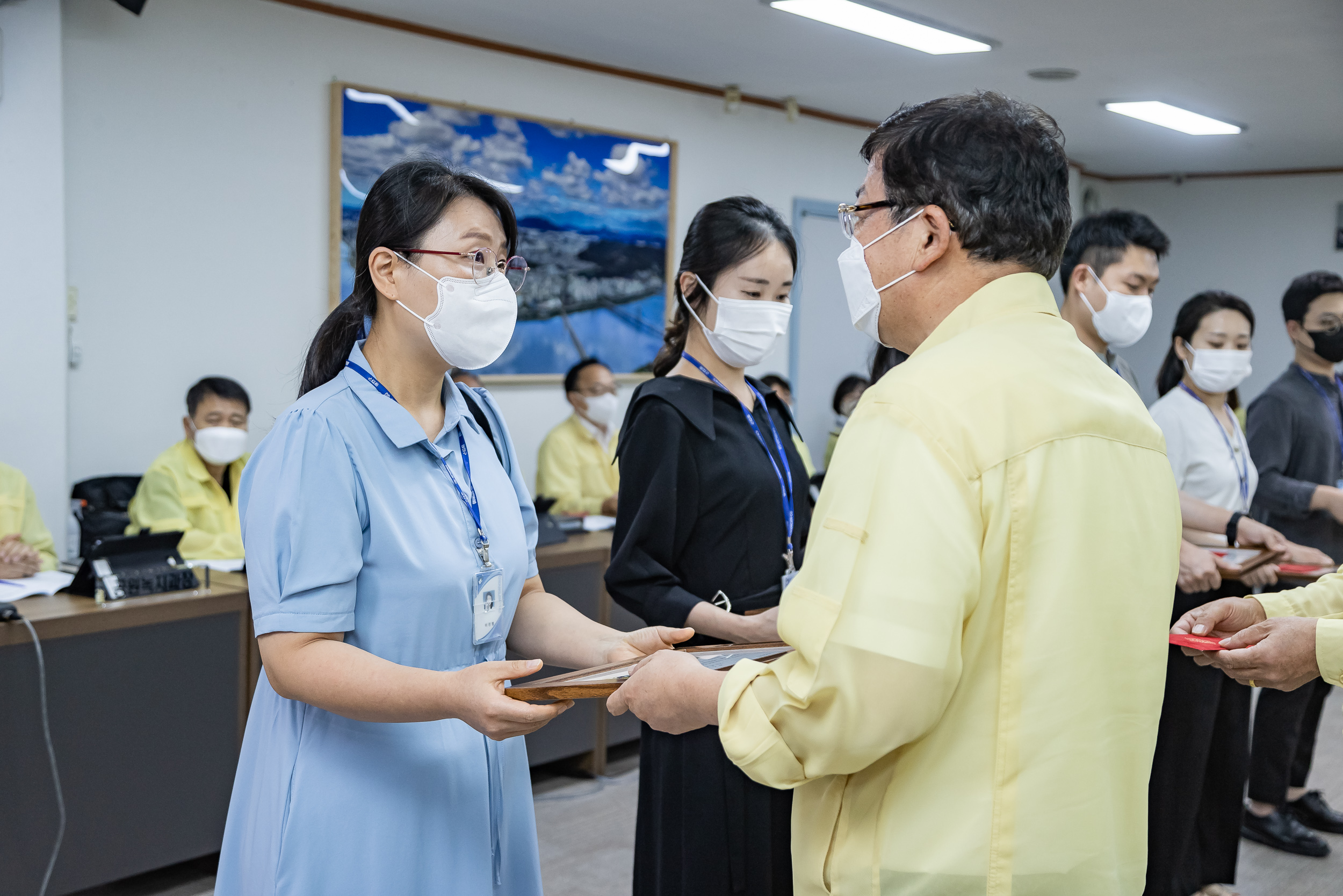 20220825-2022년 8월 우수공무원 표창 수여 220825-0734_G_135459.jpg