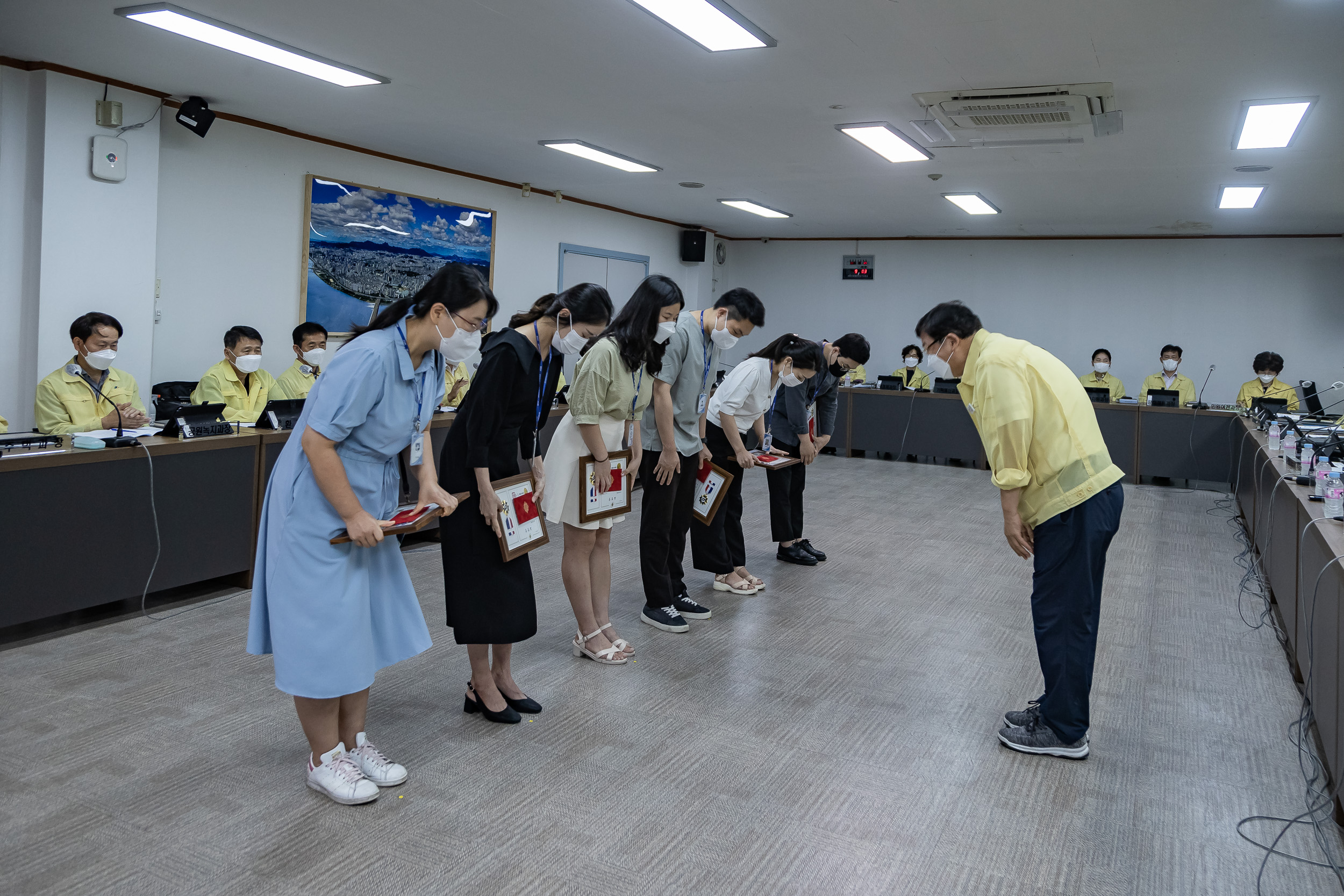 20220825-2022년 8월 우수공무원 표창 수여 220825-0741_G_135459.jpg