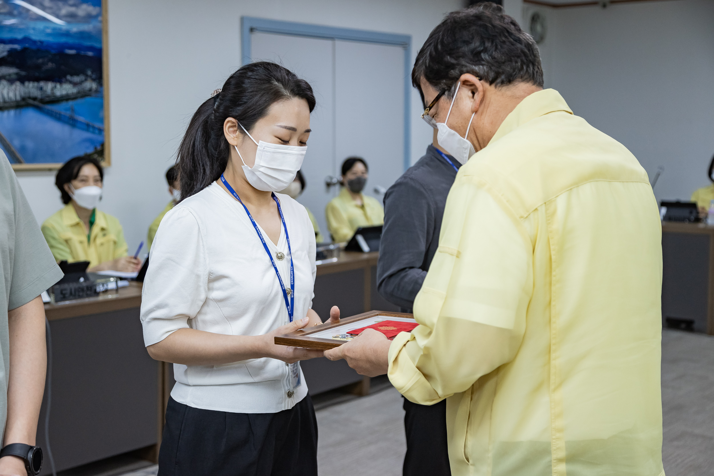 20220825-2022년 8월 우수공무원 표창 수여 220825-0701_G_135458.jpg