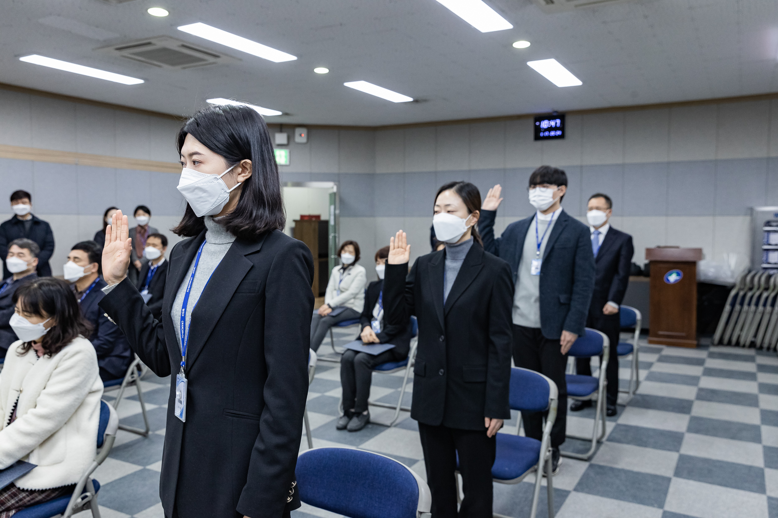 20220117-2022년 상반기 정기인사 기술직 공무원 임용장 수여식 20220117-0224_G_194326.jpg