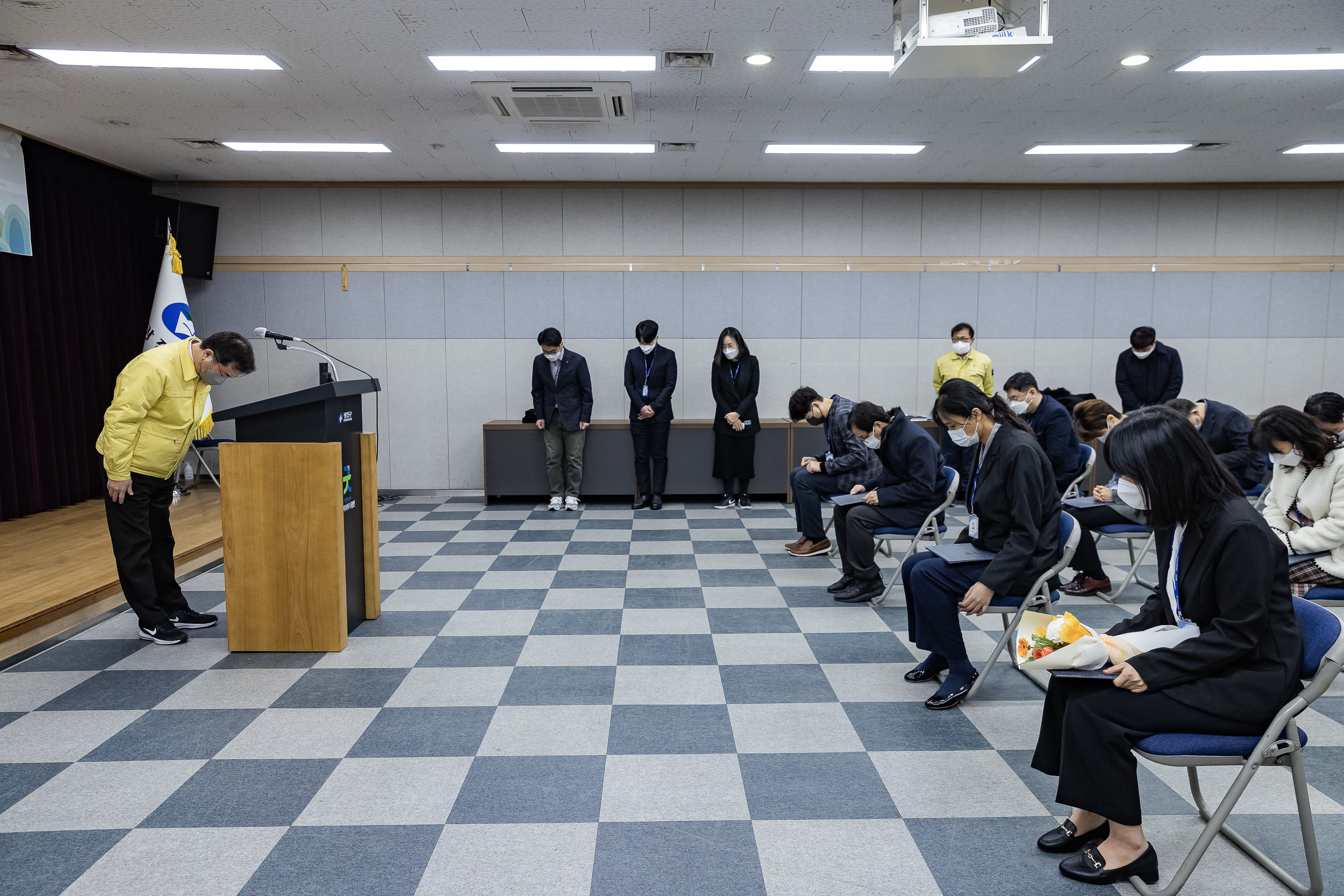 20220117-2022년 상반기 정기인사 기술직 공무원 임용장 수여식 20220117-0301_G_194329.jpg