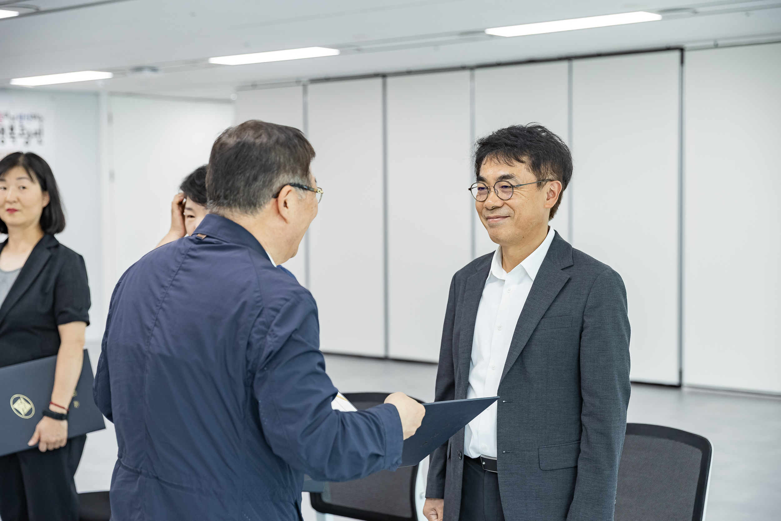 20250822-2025년 하반기 사무관 승진 발령장 수여식 20250822-8289_L_130439.jpg