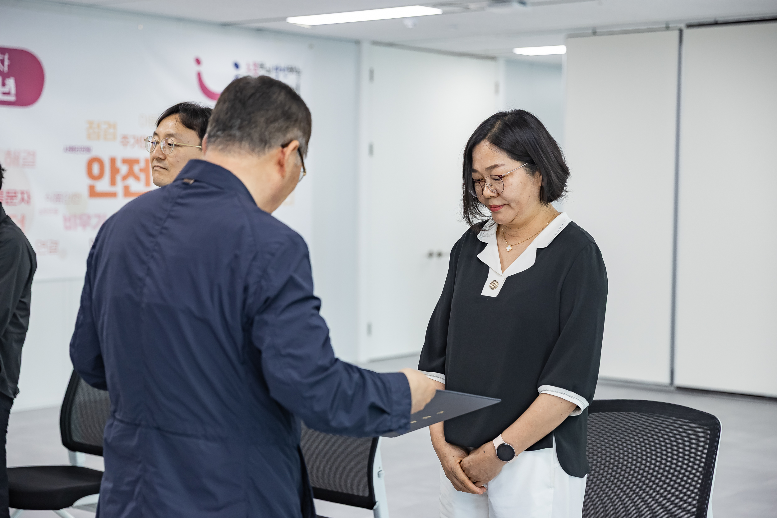 20250822-2025년 하반기 사무관 승진 발령장 수여식 20250822-8234_L_130439.jpg