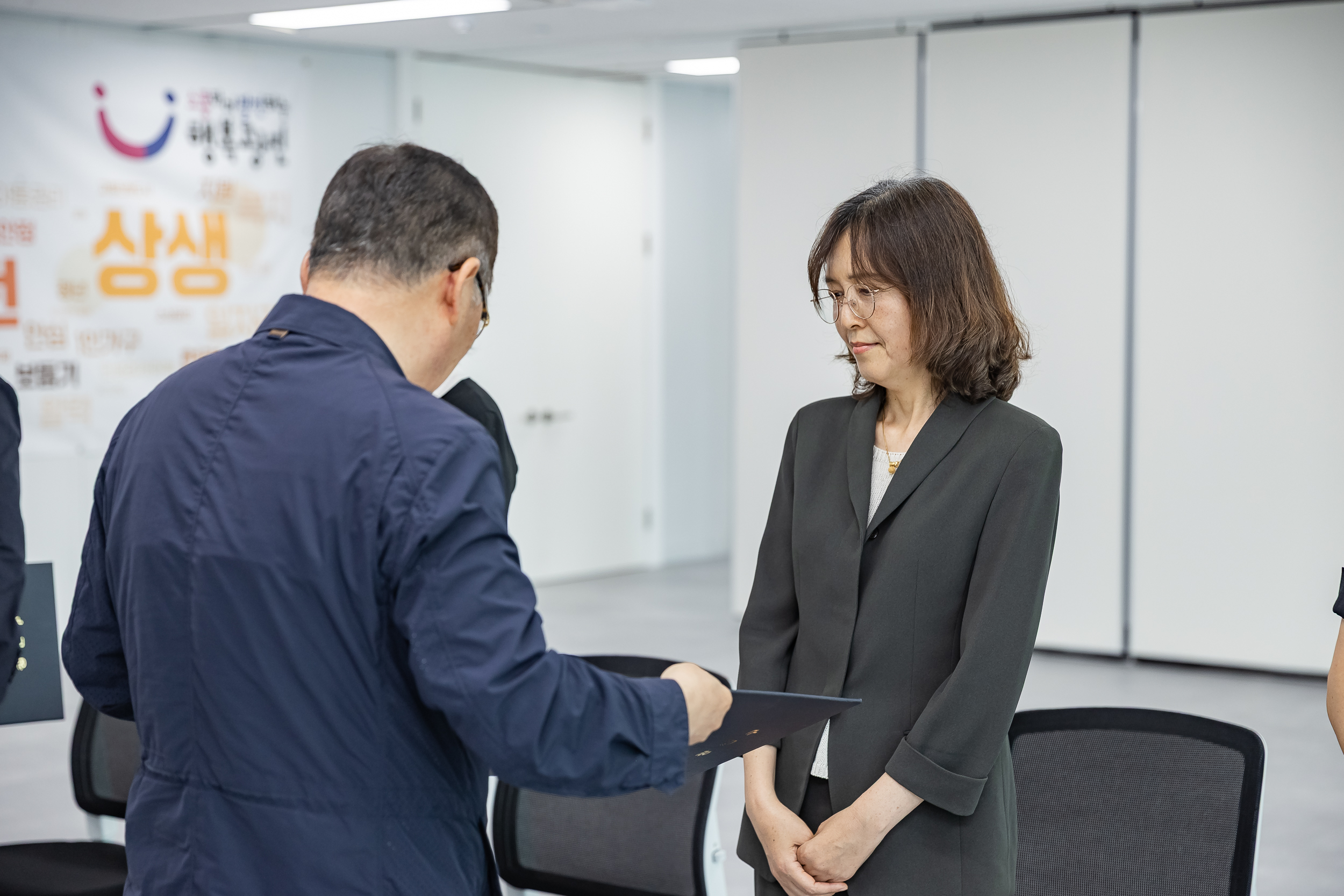 20250822-2025년 하반기 사무관 승진 발령장 수여식 20250822-8246_L_130439.jpg