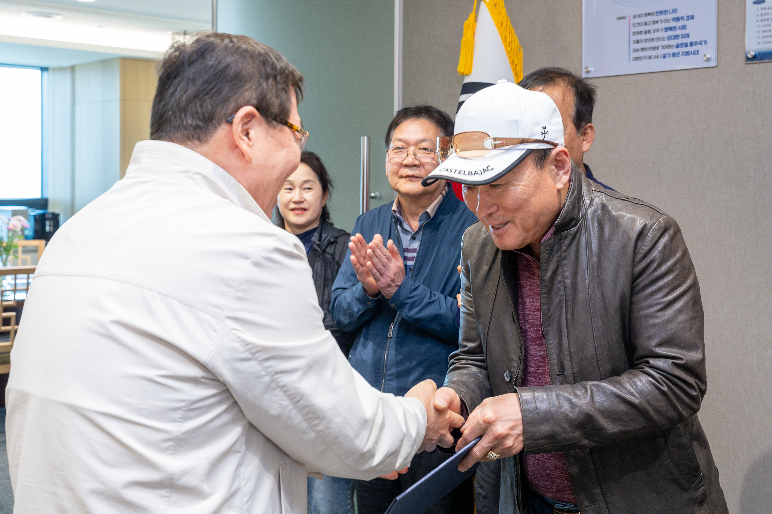20250429-자마장 골목형 상점가 지정서 및 상인회 등록증 교부식 20250429-67185_L_161232.jpg