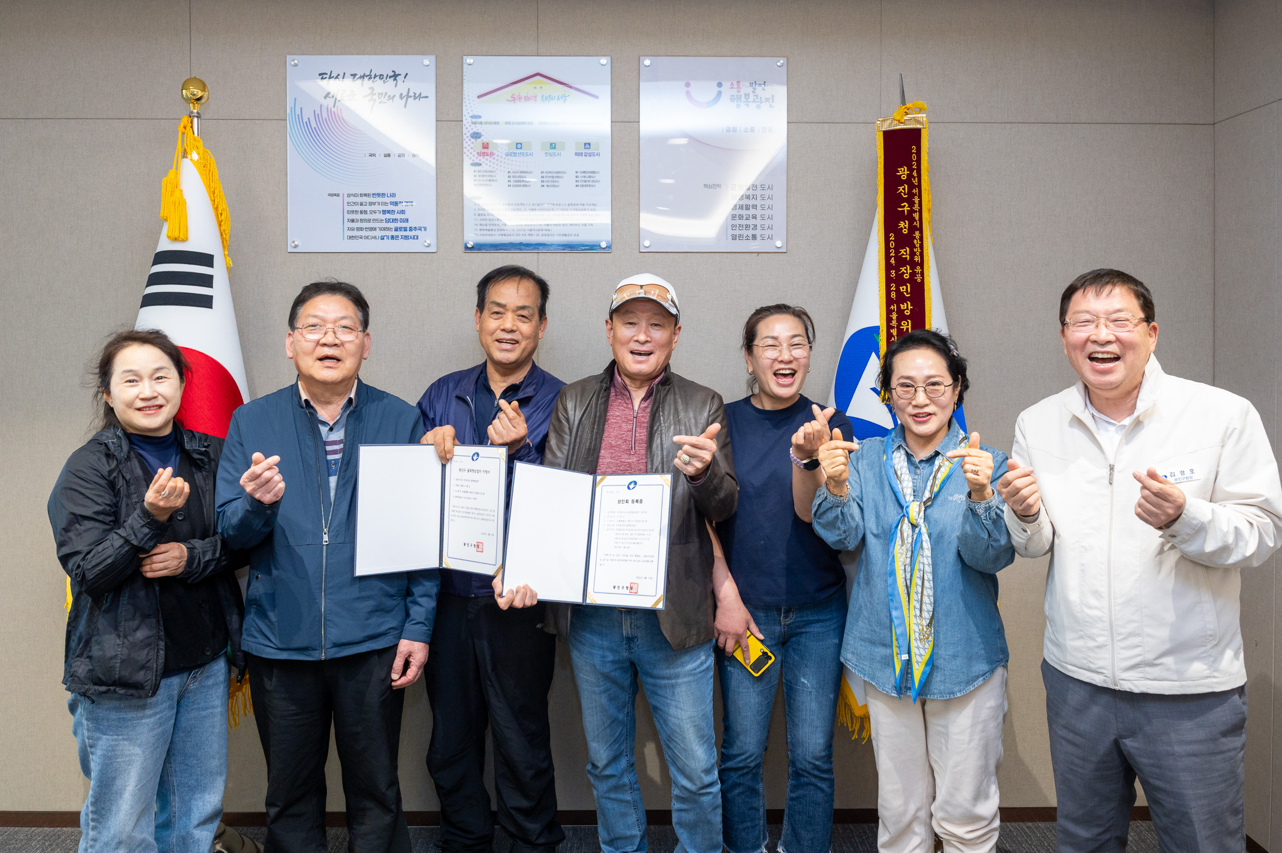 20250429-자마장 골목형 상점가 지정서 및 상인회 등록증 교부식 20250429-67234_L_161232.jpg
