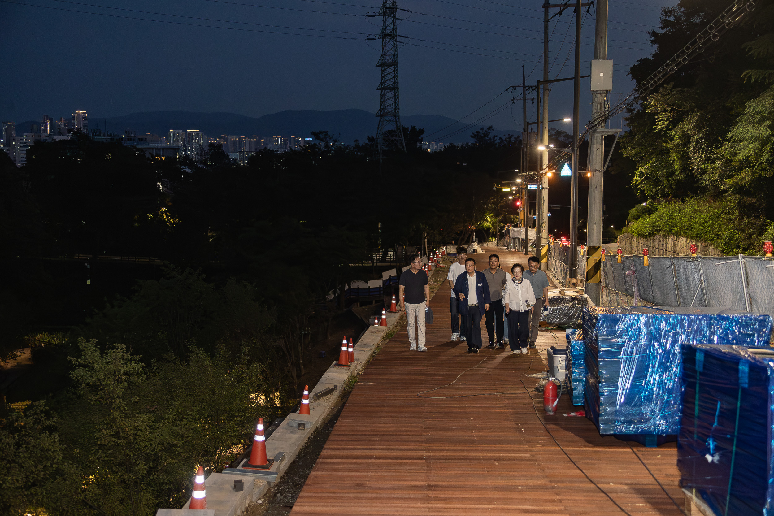 20250905-아차산 진입로 공원 보행데크 정비공사 현장 방문 20250905-18528_G_150436.jpg